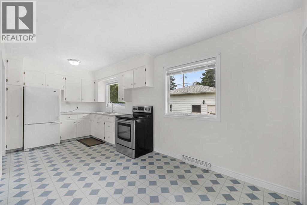 Photo 12 of 8527 Athabasca Street Se, Calgary AB