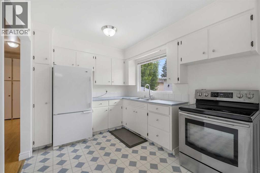 Photo 13 of 8527 Athabasca Street Se, Calgary AB