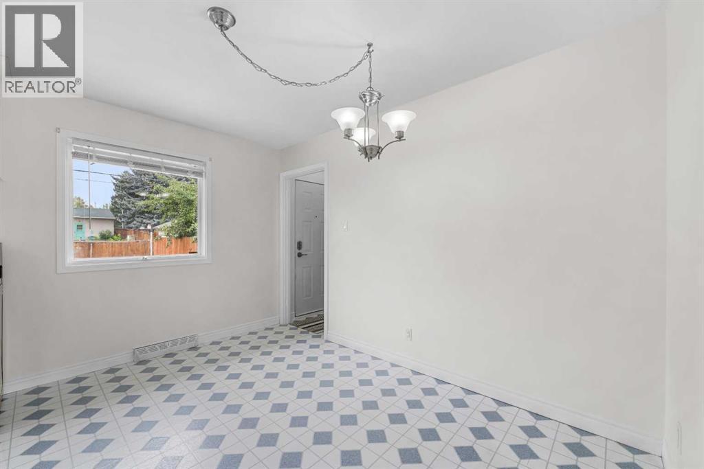 Photo 9 of 8527 Athabasca Street Se, Calgary AB