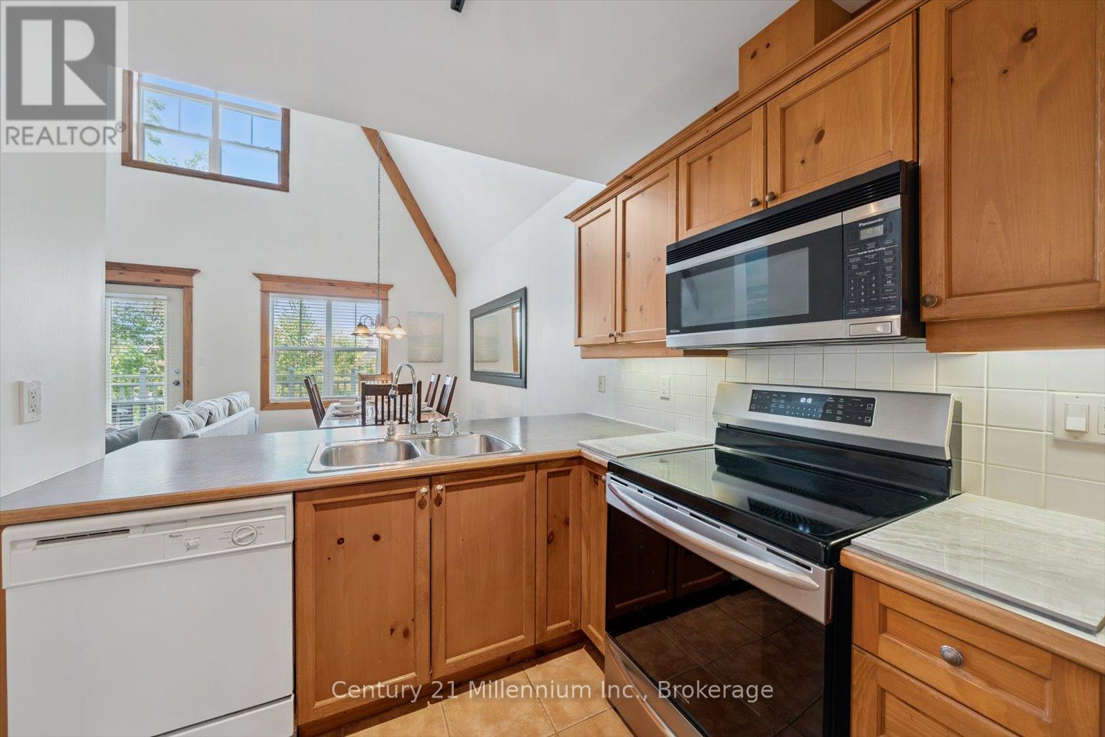 Photo 12 of 219 184 Snowbridge Way, Blue Mountains ON