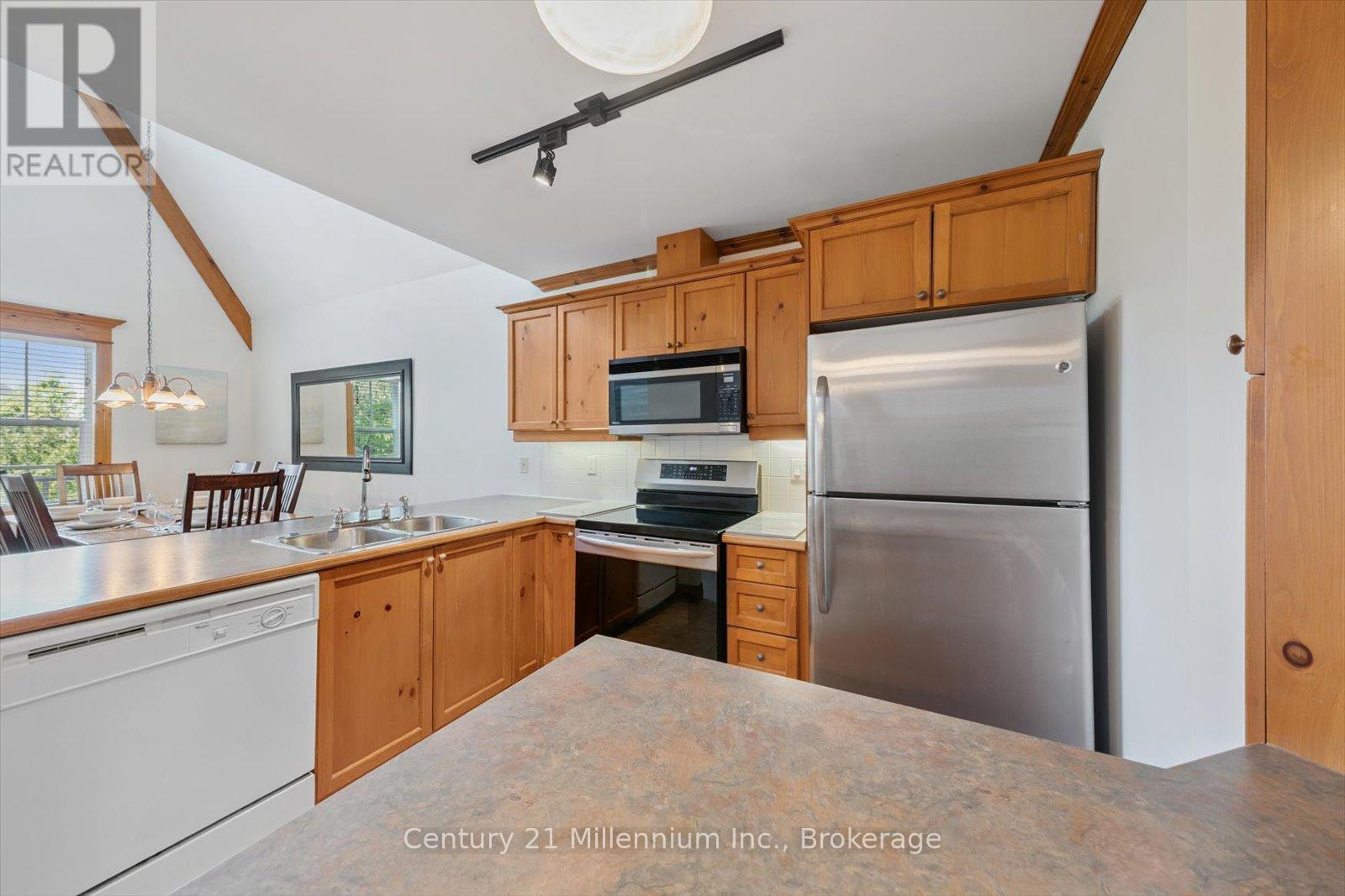 Photo 13 of 219 184 Snowbridge Way, Blue Mountains ON