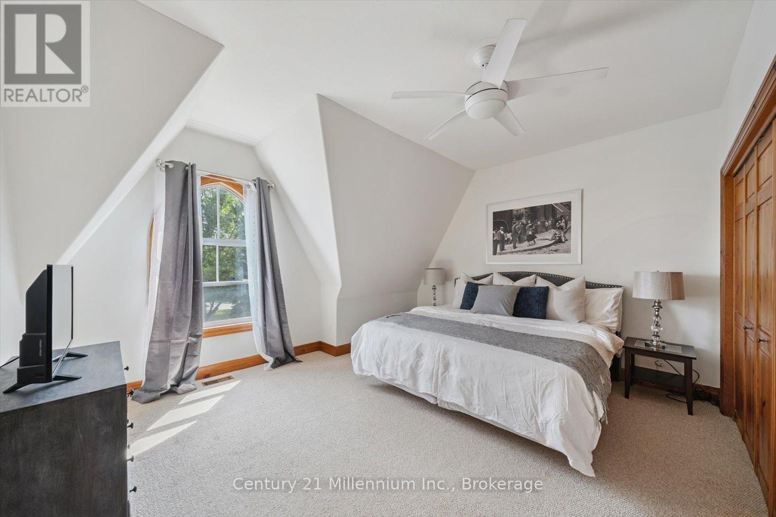 Photo 25 of 219 184 Snowbridge Way, Blue Mountains ON