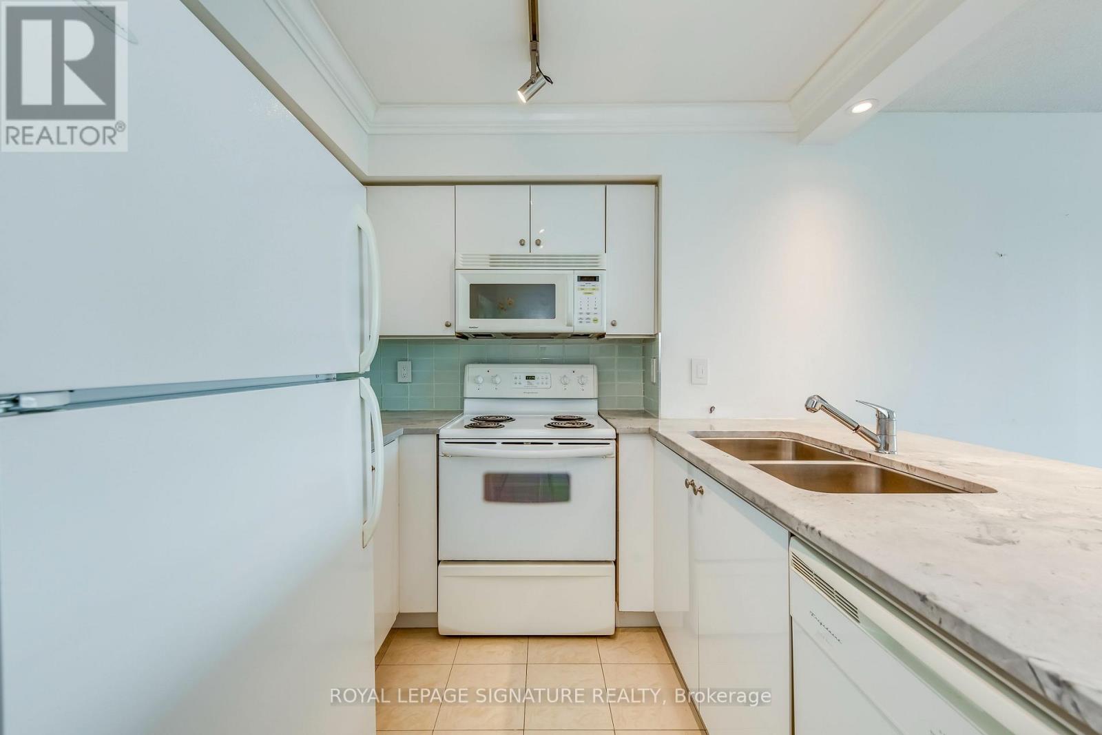 Photo 6 of 2107 28 Harrison Garden Boulevard, Toronto ON