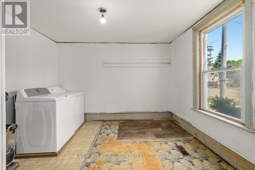 Photo 4 of 548 Moira Street, Tweed ON