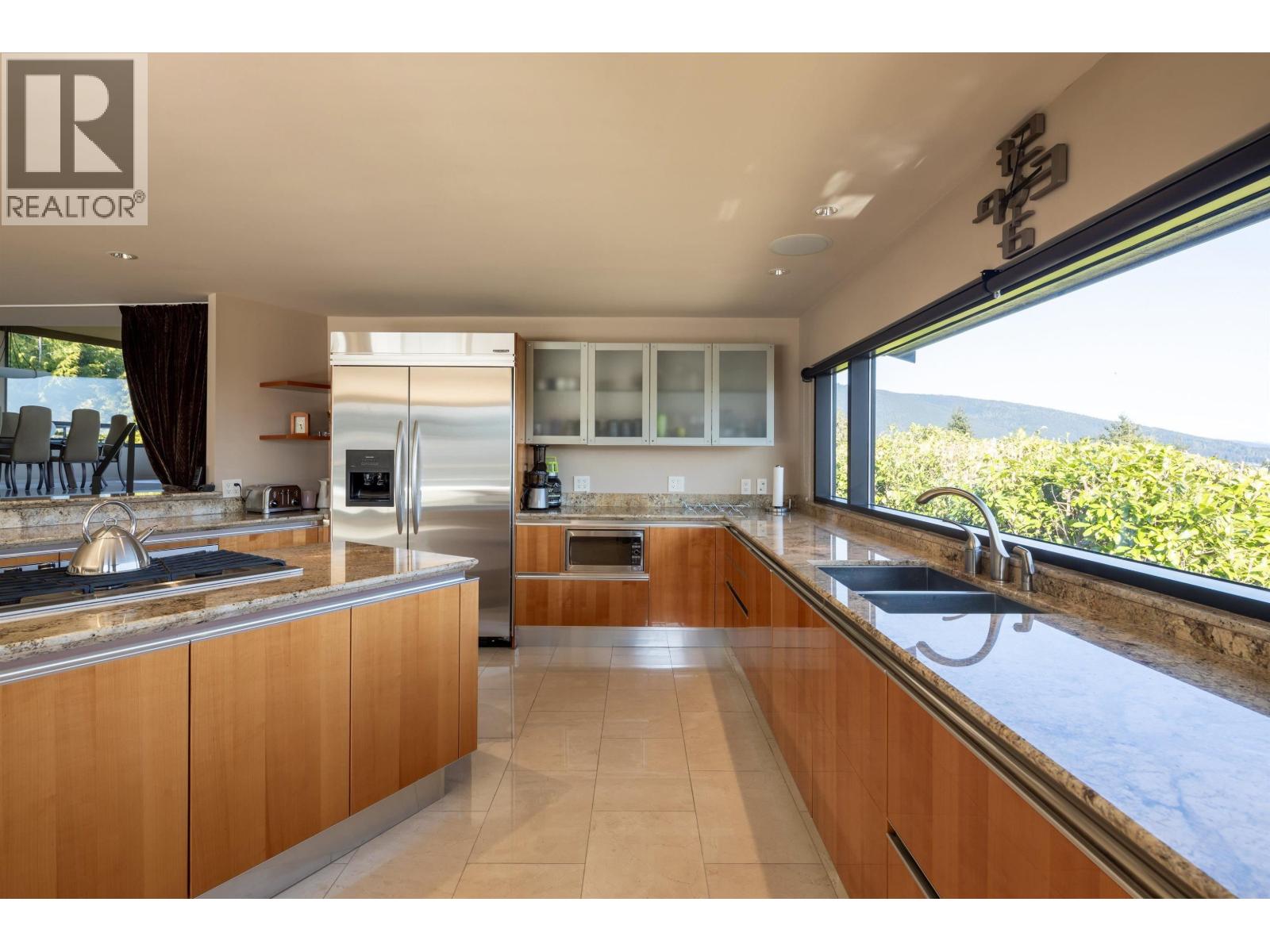 1109 HILLSIDE ROAD, West Vancouver