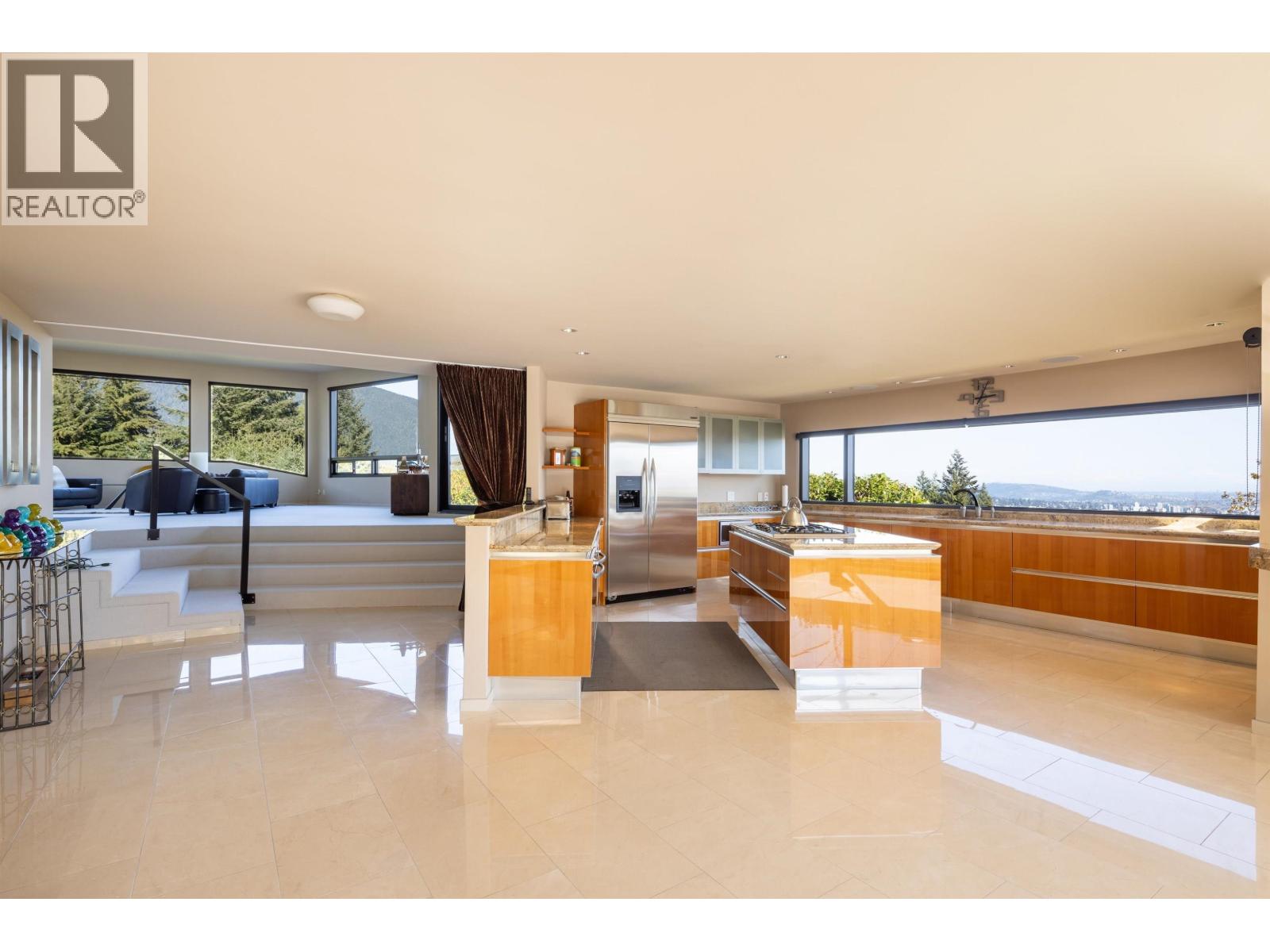 1109 HILLSIDE ROAD, West Vancouver