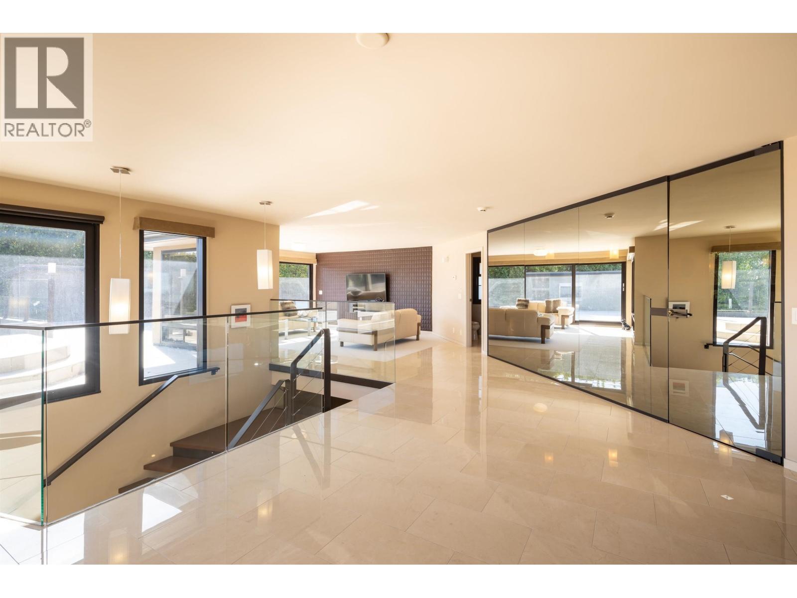 1109 HILLSIDE ROAD, West Vancouver