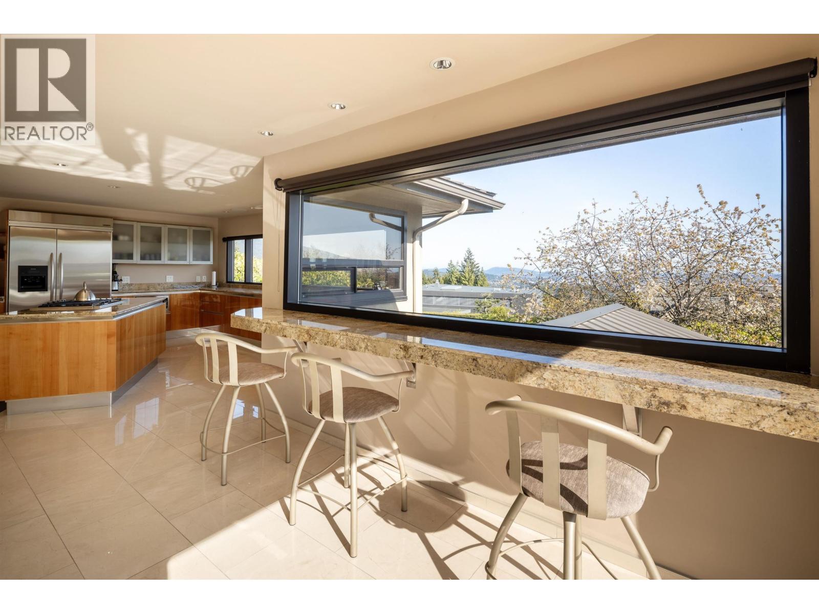 1109 HILLSIDE ROAD, West Vancouver