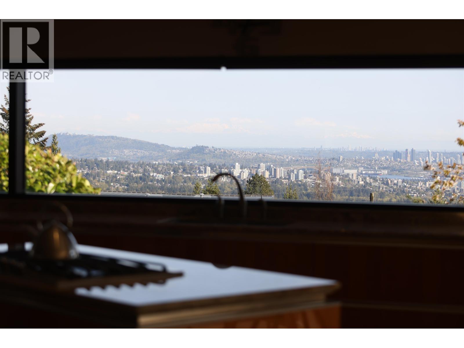1109 HILLSIDE ROAD, West Vancouver