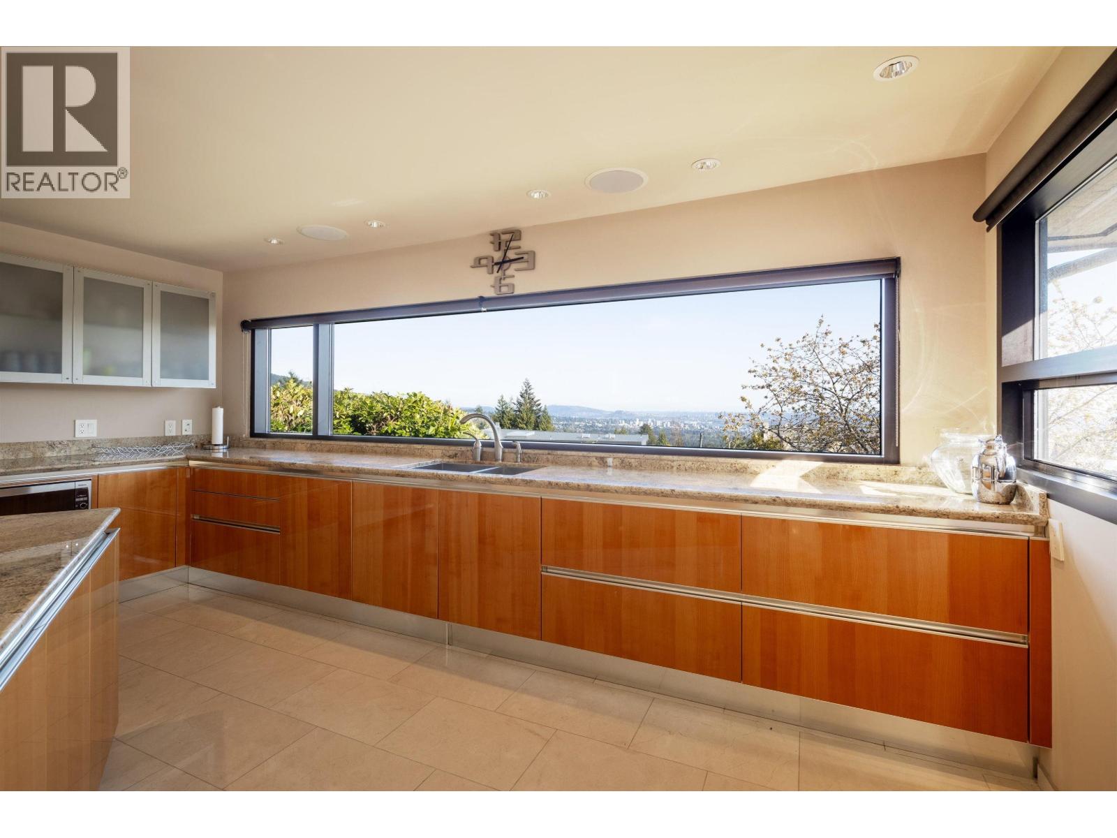 1109 HILLSIDE ROAD, West Vancouver