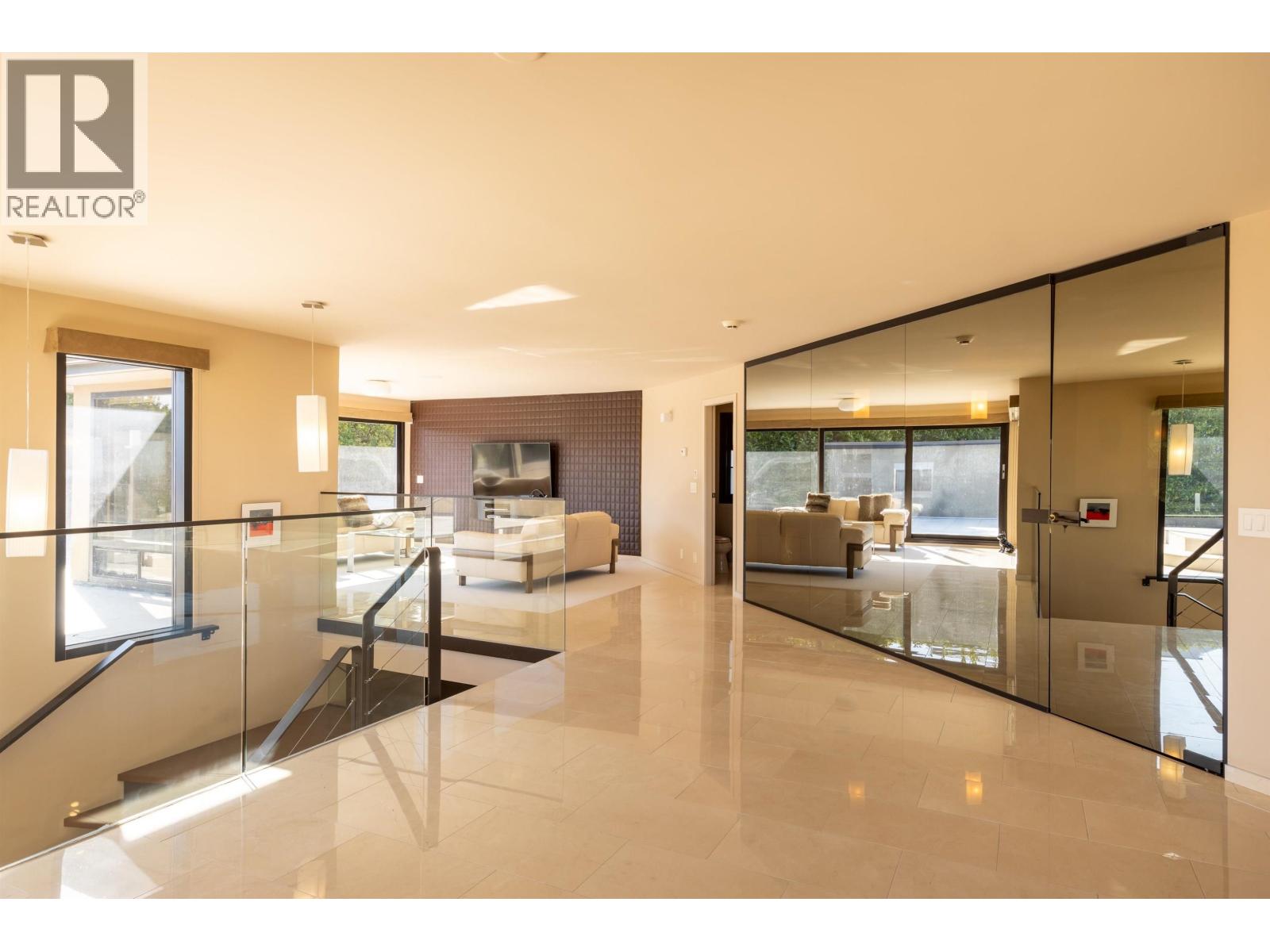 1109 HILLSIDE ROAD, West Vancouver