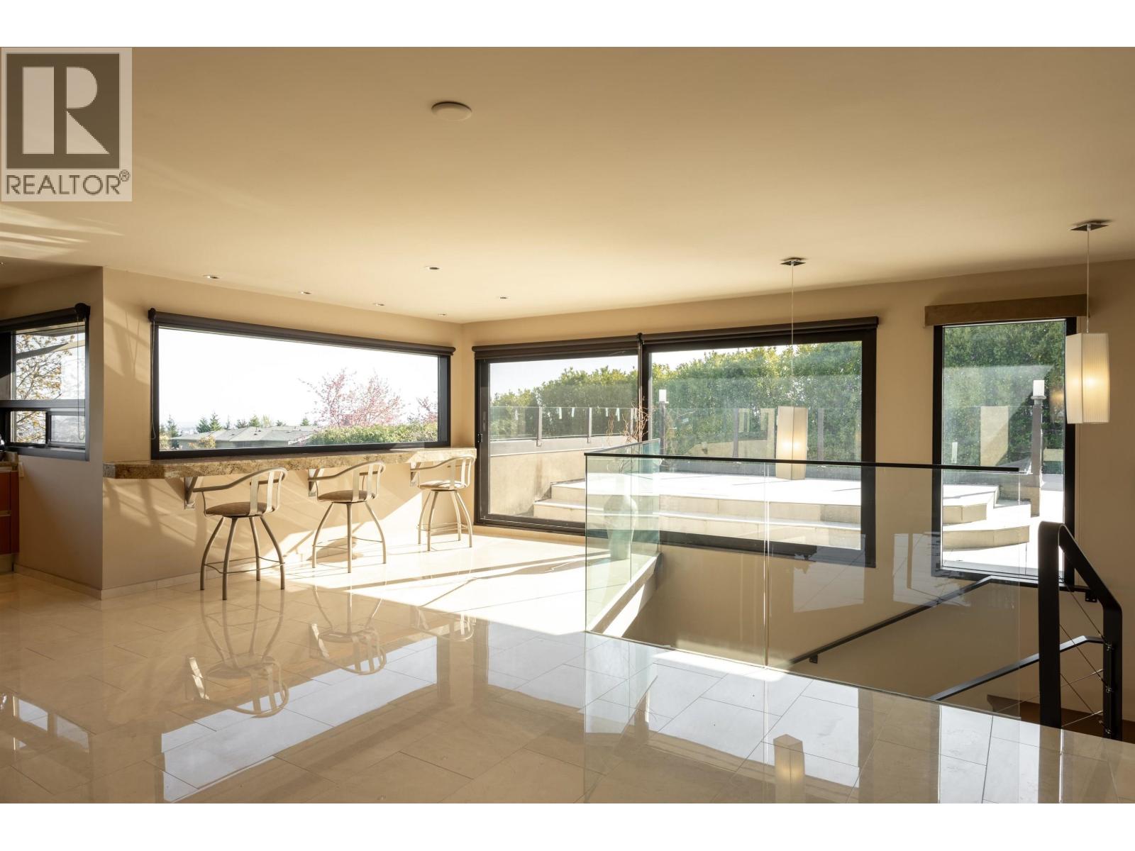 1109 HILLSIDE ROAD, West Vancouver