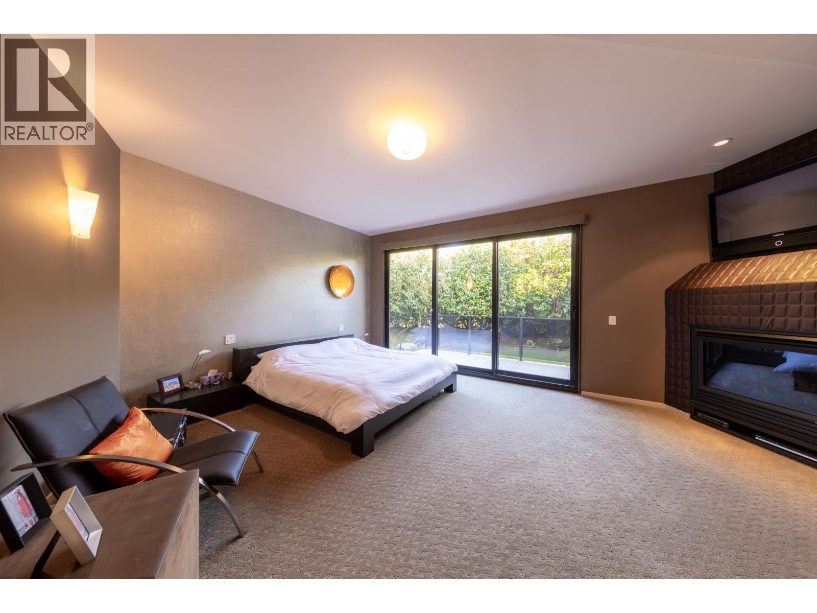 1109 HILLSIDE ROAD, West Vancouver
