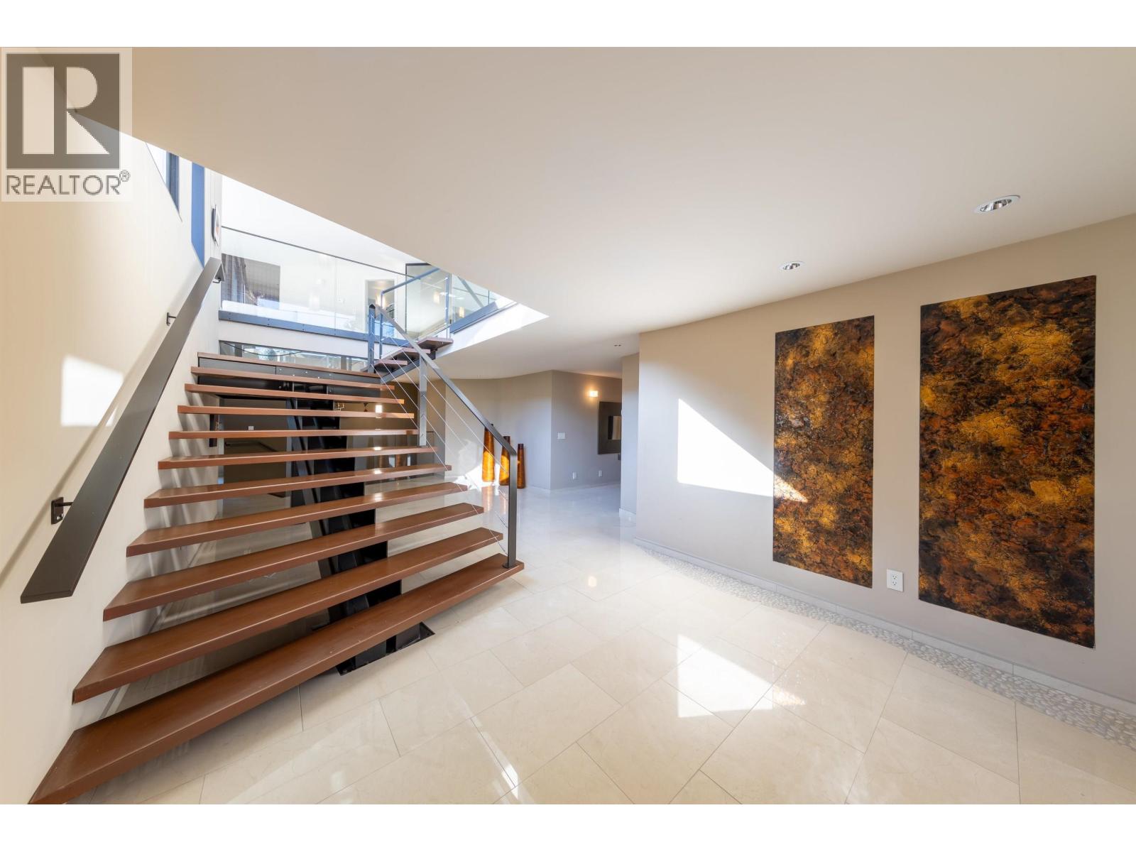1109 HILLSIDE ROAD, West Vancouver