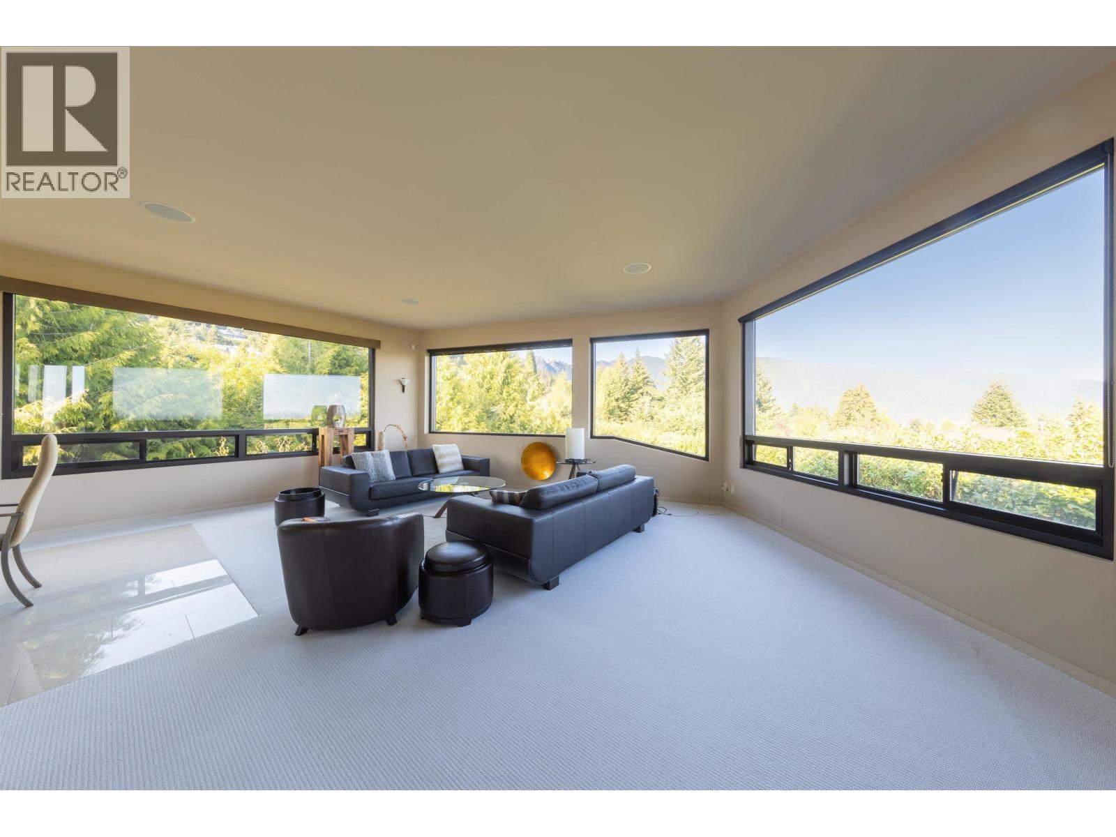 1109 HILLSIDE ROAD, West Vancouver