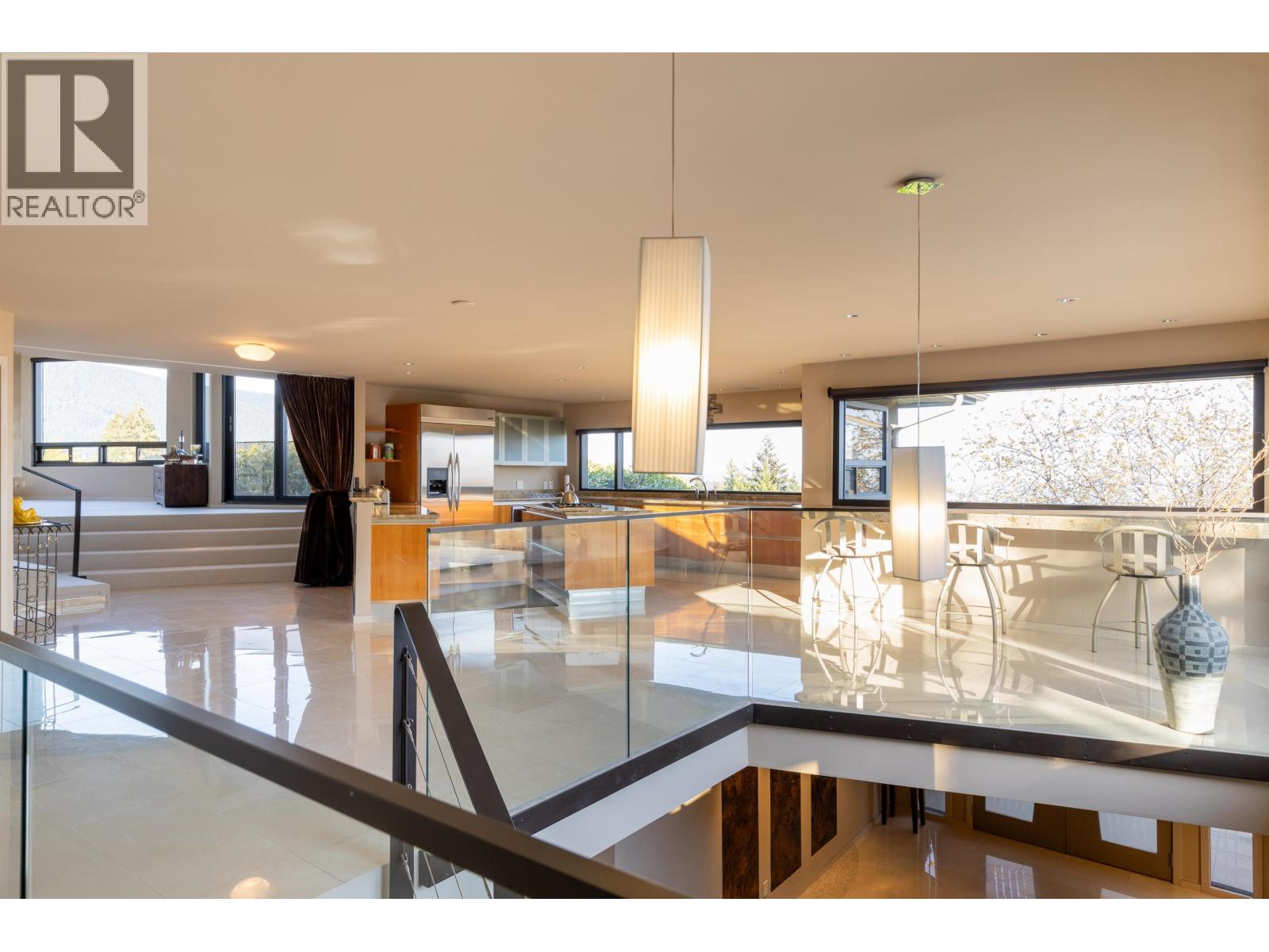 1109 HILLSIDE ROAD, West Vancouver