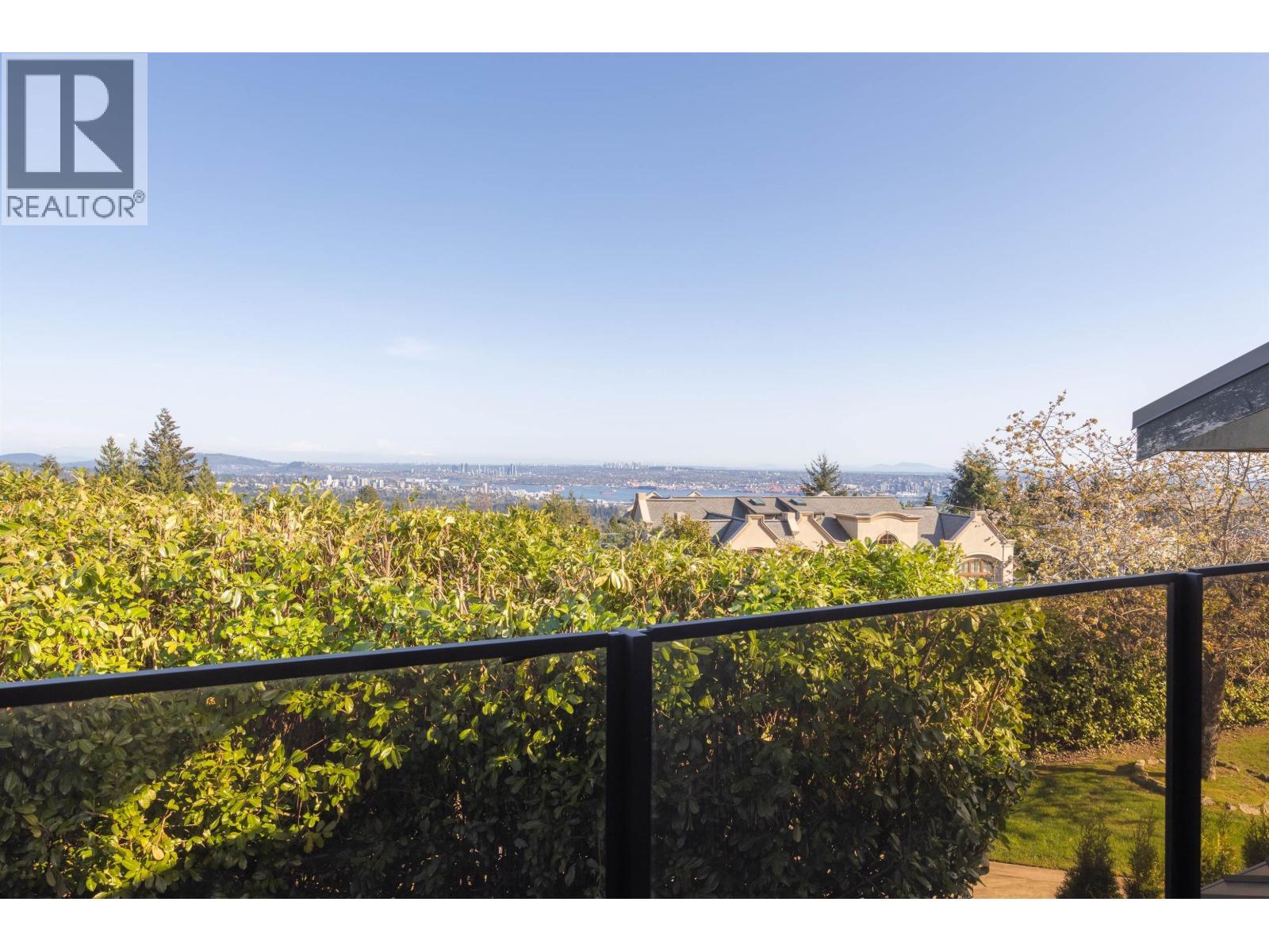 1109 HILLSIDE ROAD, West Vancouver