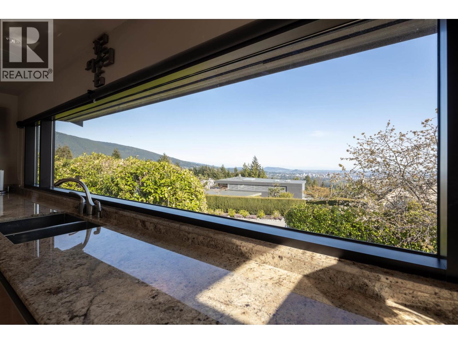 1109 HILLSIDE ROAD, West Vancouver