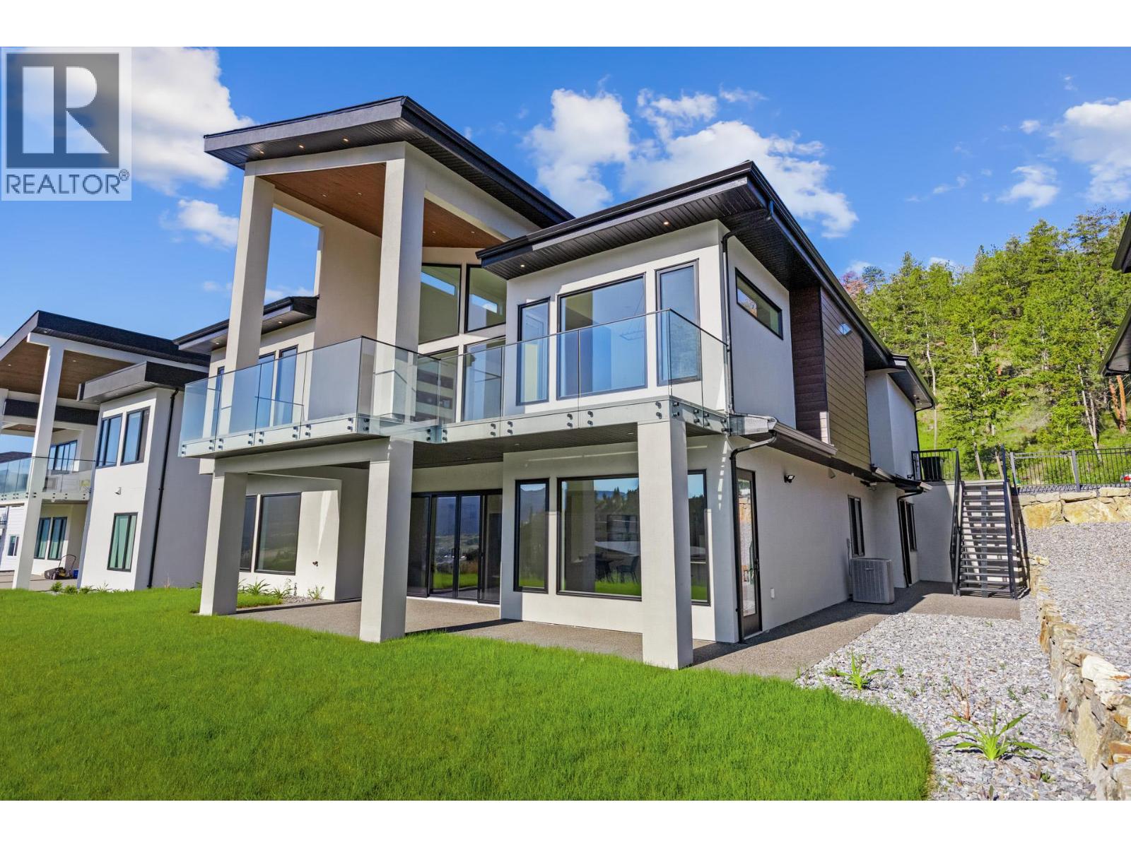 Photo 3 of 899 Loseth Drive, Kelowna BC