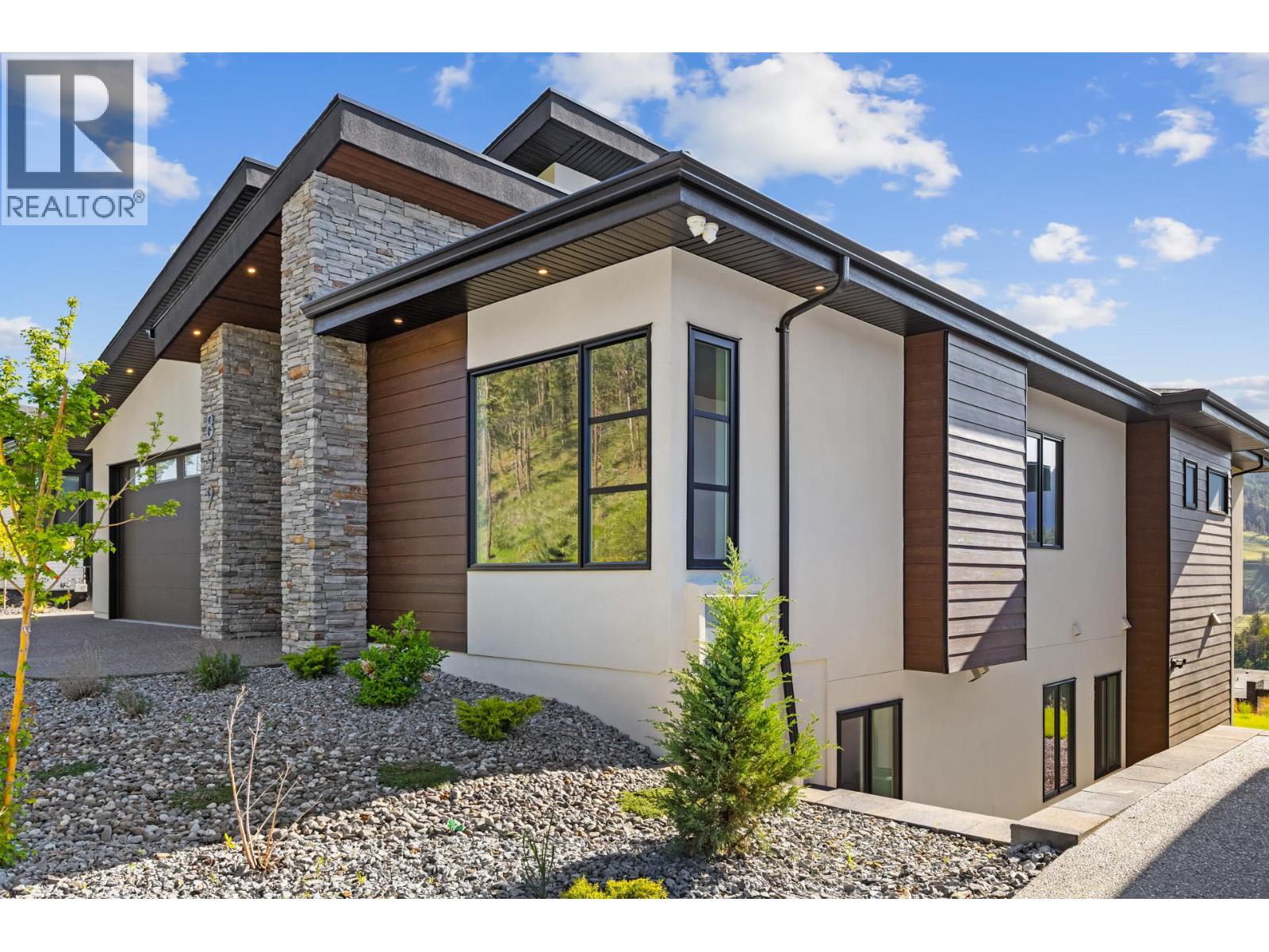 Photo 2 of 899 Loseth Drive, Kelowna BC