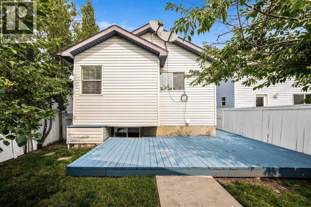 Single Family House Bi-level for Sale in  Laguna Way NE Monterey Park Calgary 