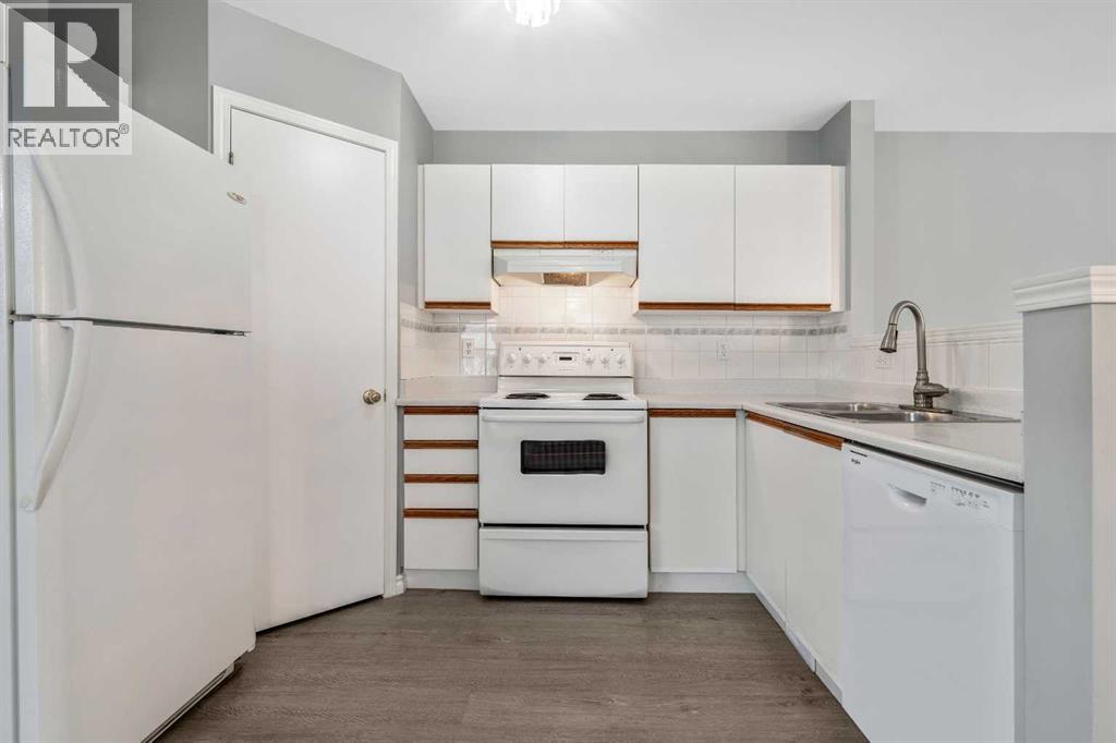 Single Family House Bi-level for Sale in  Laguna Way NE Monterey Park Calgary 