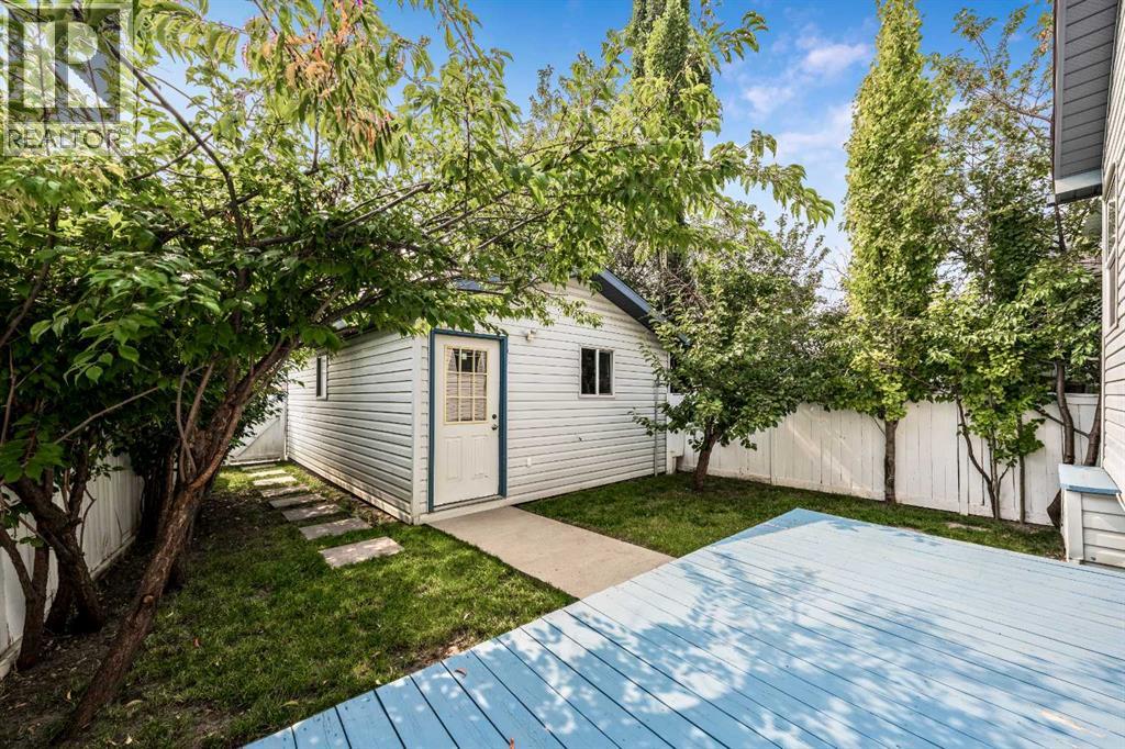 Single Family House Bi-level for Sale in  Laguna Way NE Monterey Park Calgary 