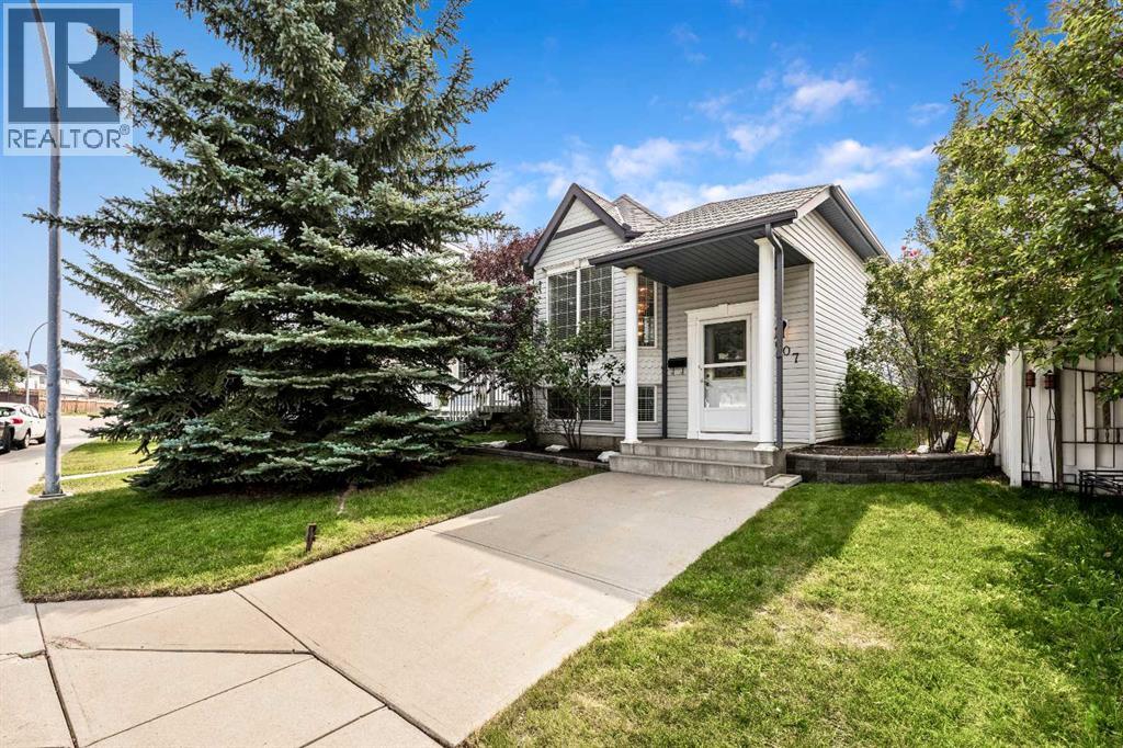 Single Family House Bi-level for Sale in  Laguna Way NE Monterey Park Calgary 