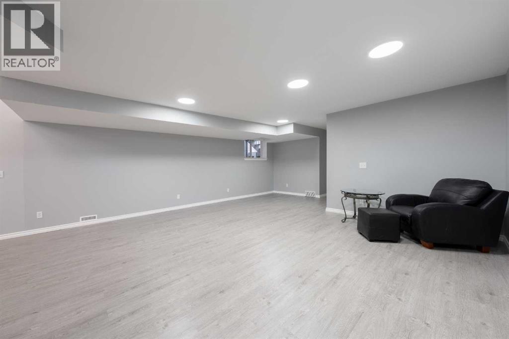 Single Family House Bi-level for Sale in  Laguna Way NE Monterey Park Calgary 