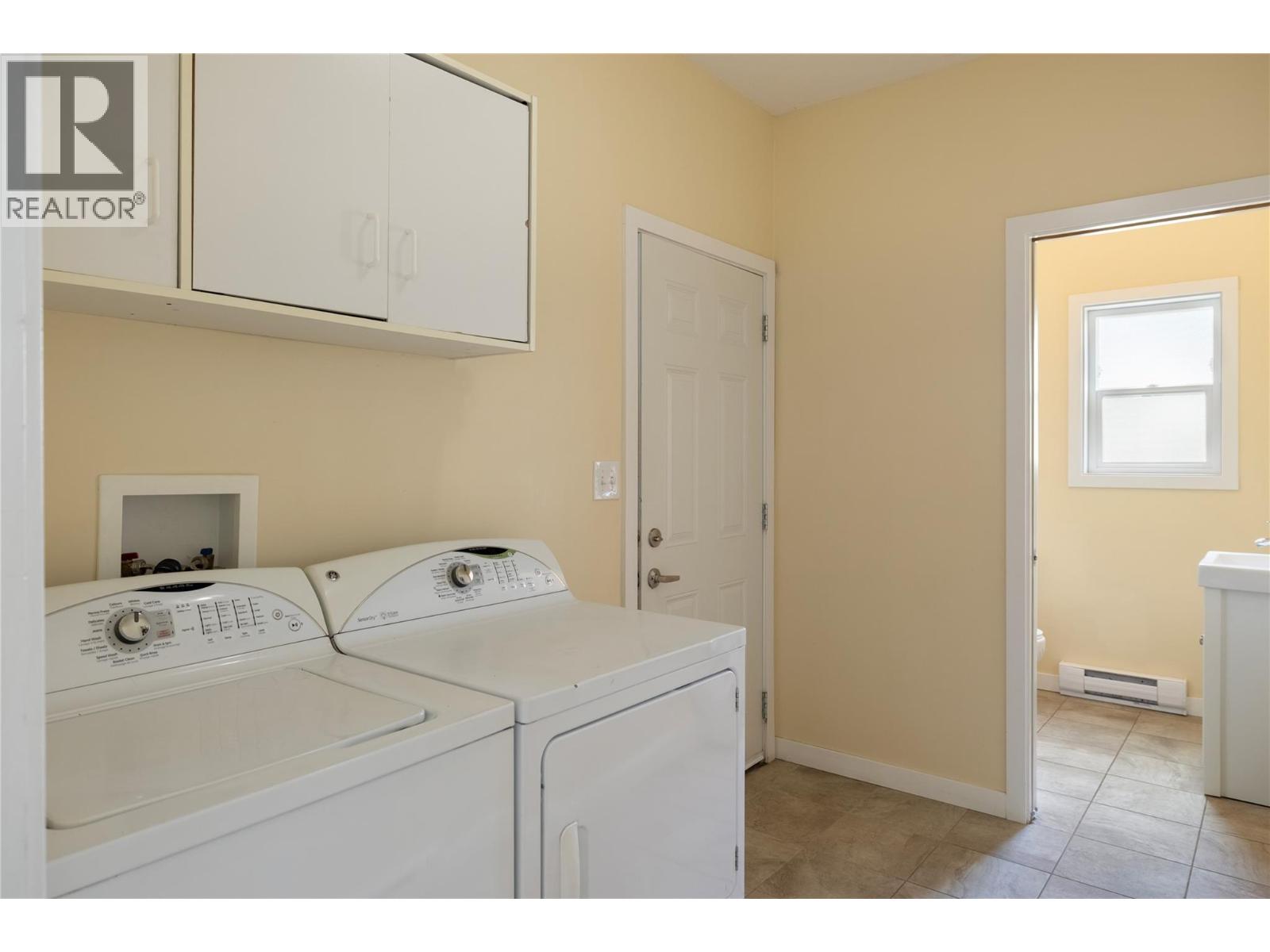  371 Lakewood Road, Vernon