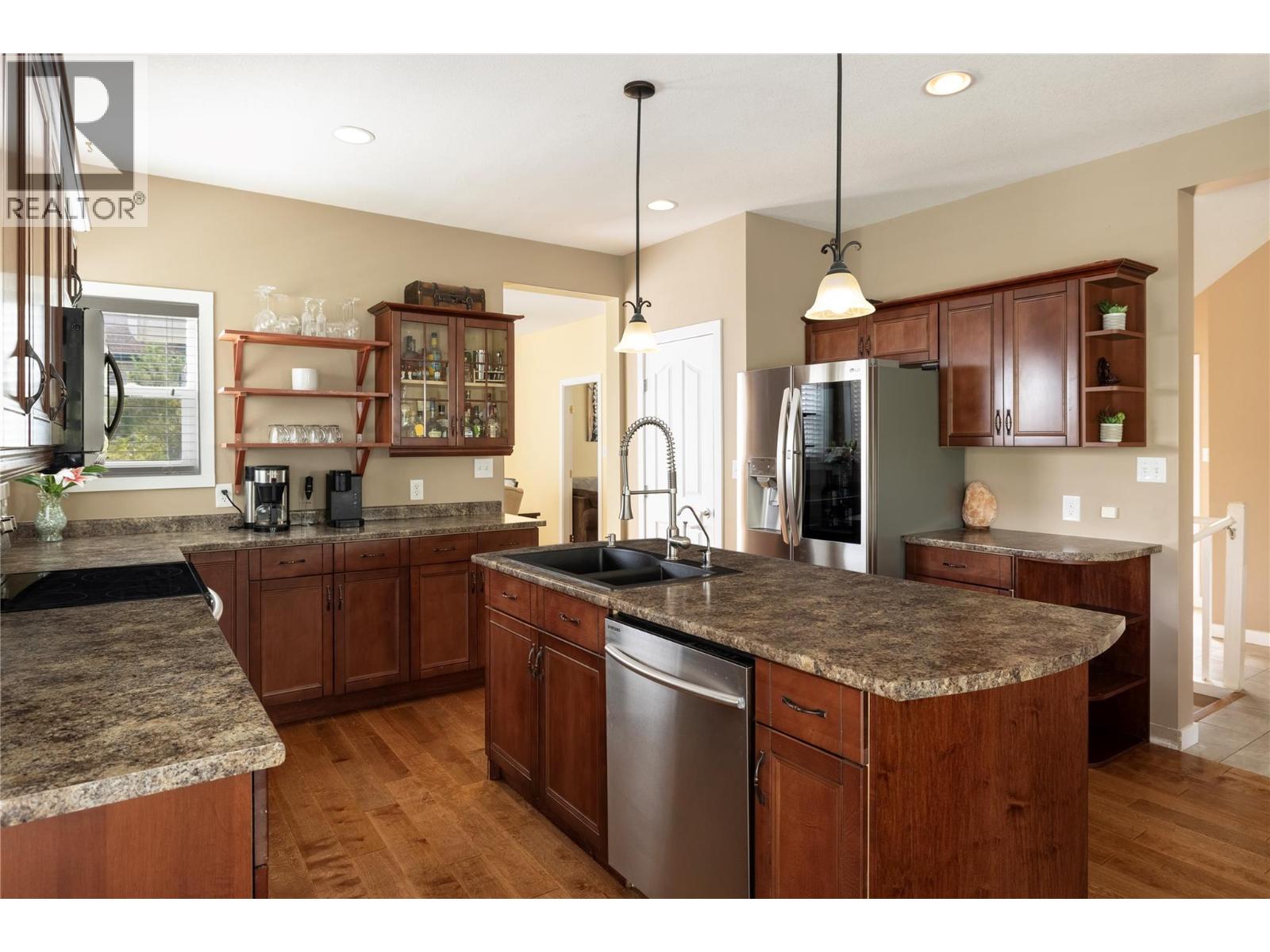  371 Lakewood Road, Vernon