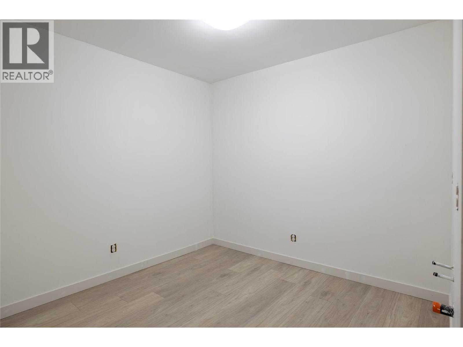 371 Lakewood Road, Vernon