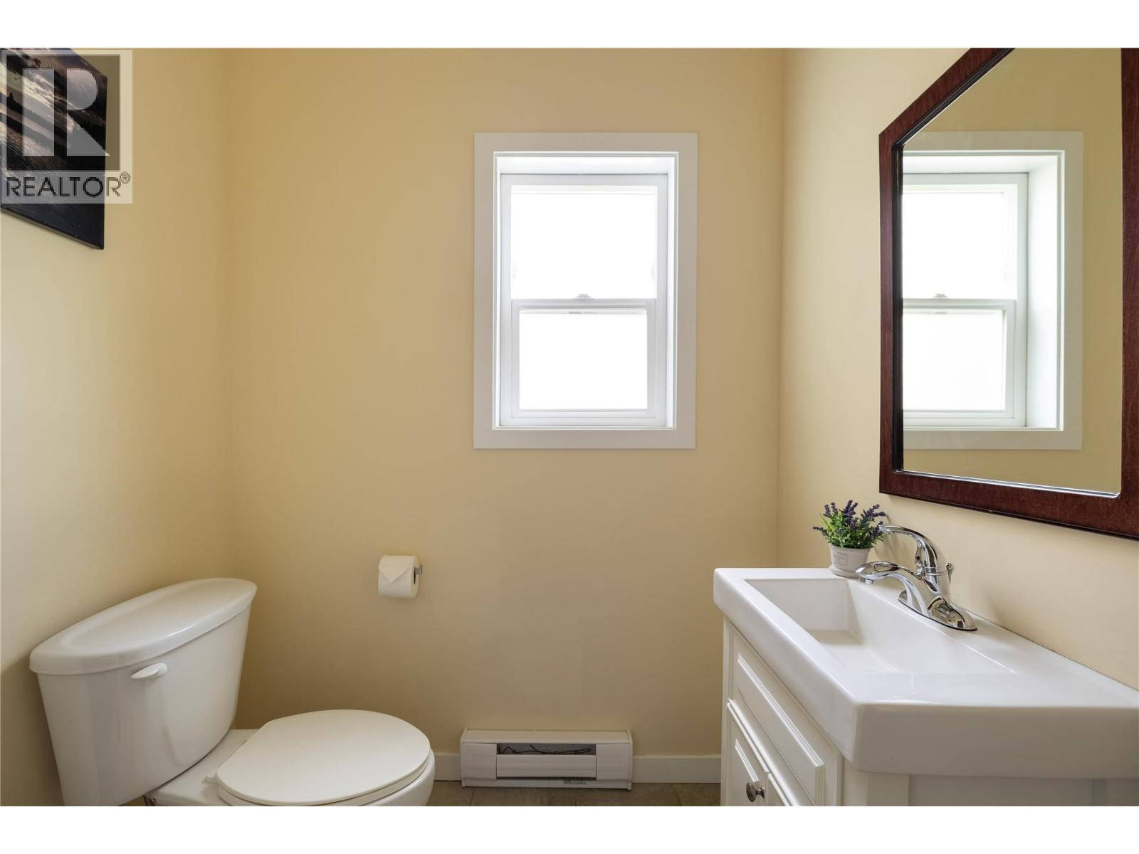  371 Lakewood Road, Vernon