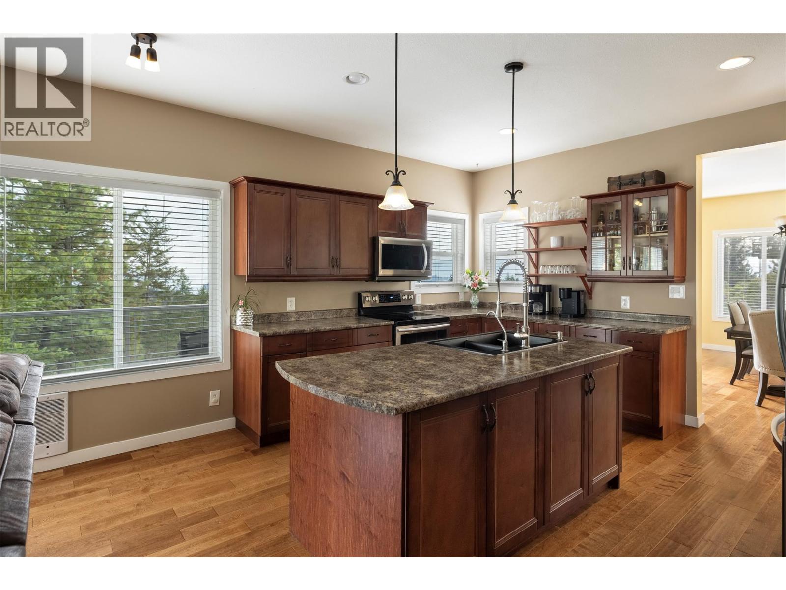  371 Lakewood Road, Vernon