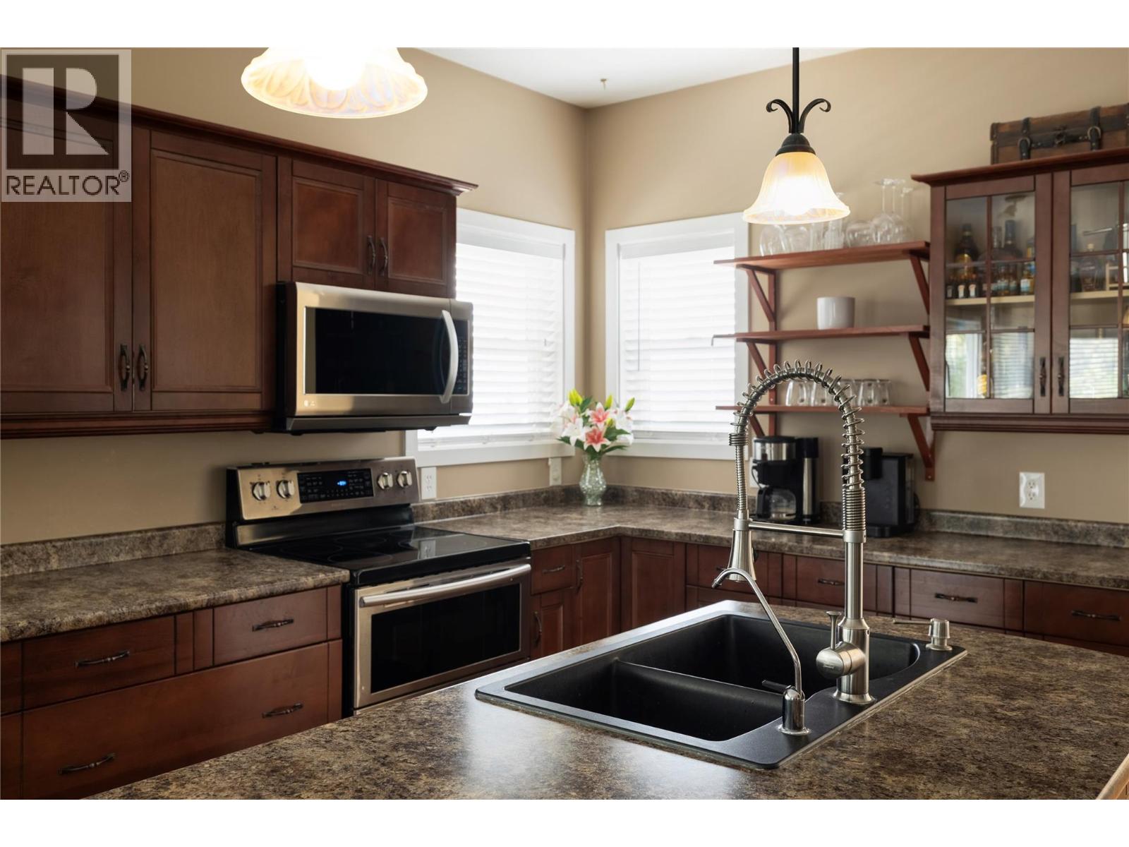  371 Lakewood Road, Vernon