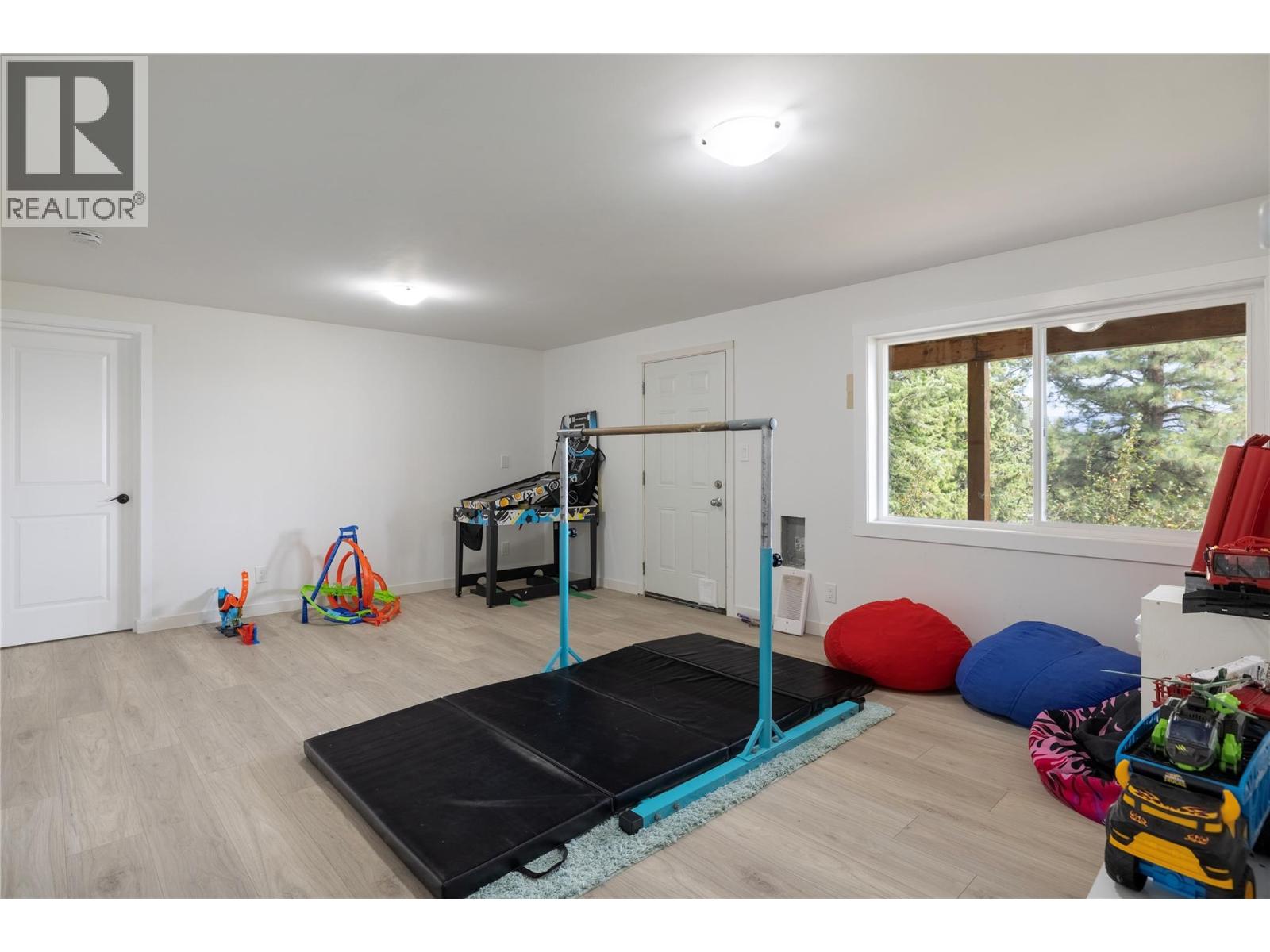  371 Lakewood Road, Vernon