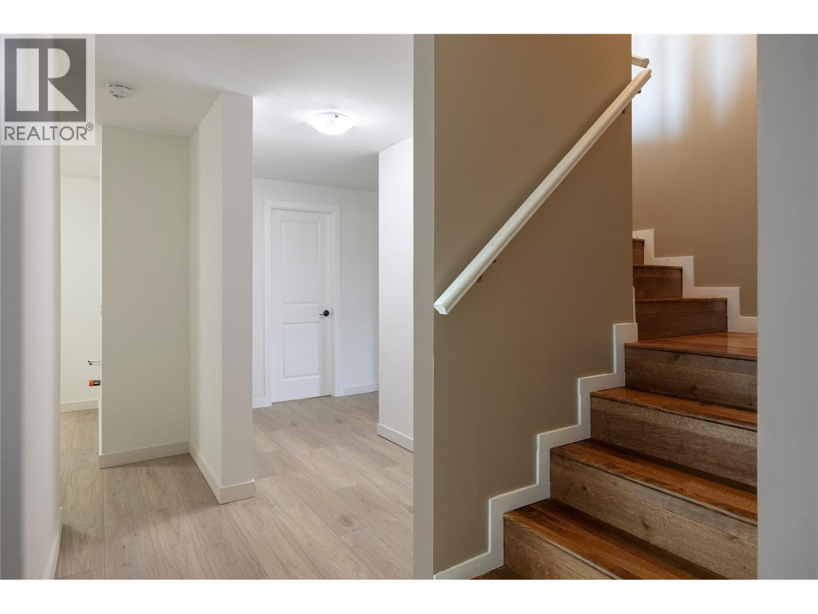  371 Lakewood Road, Vernon