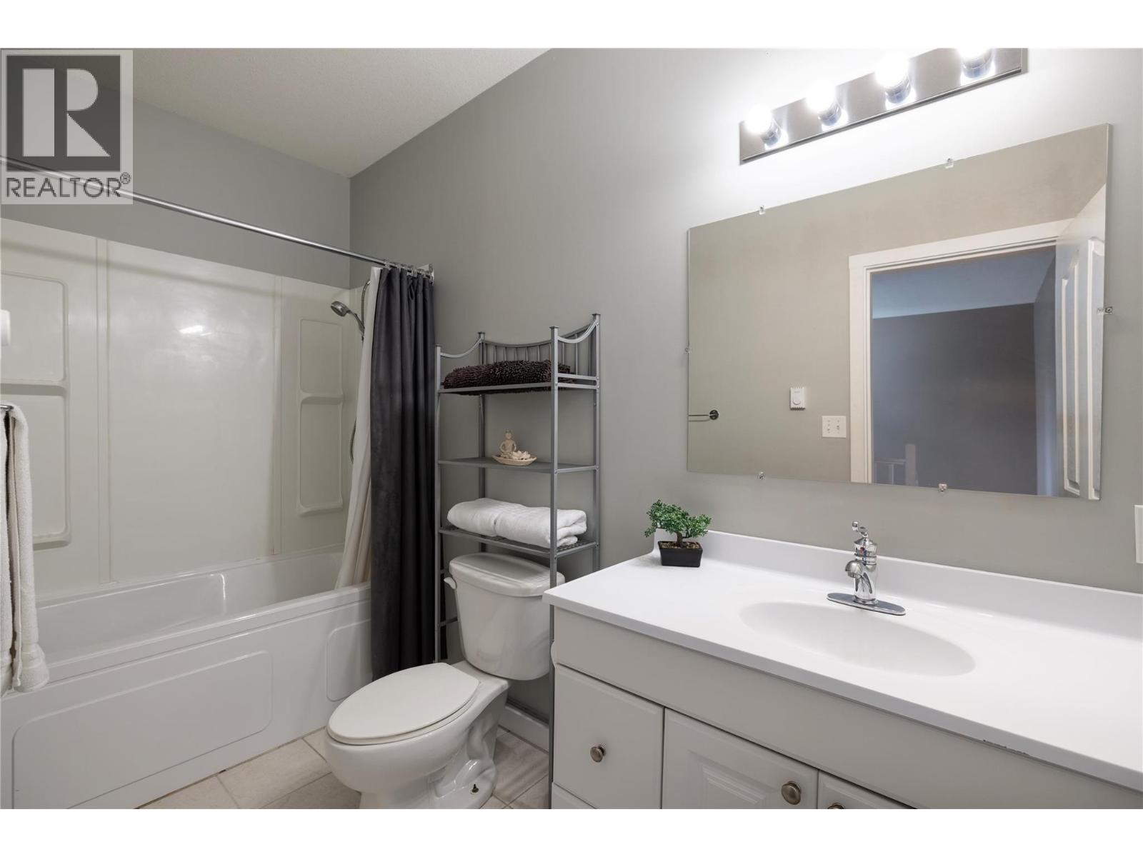  371 Lakewood Road, Vernon