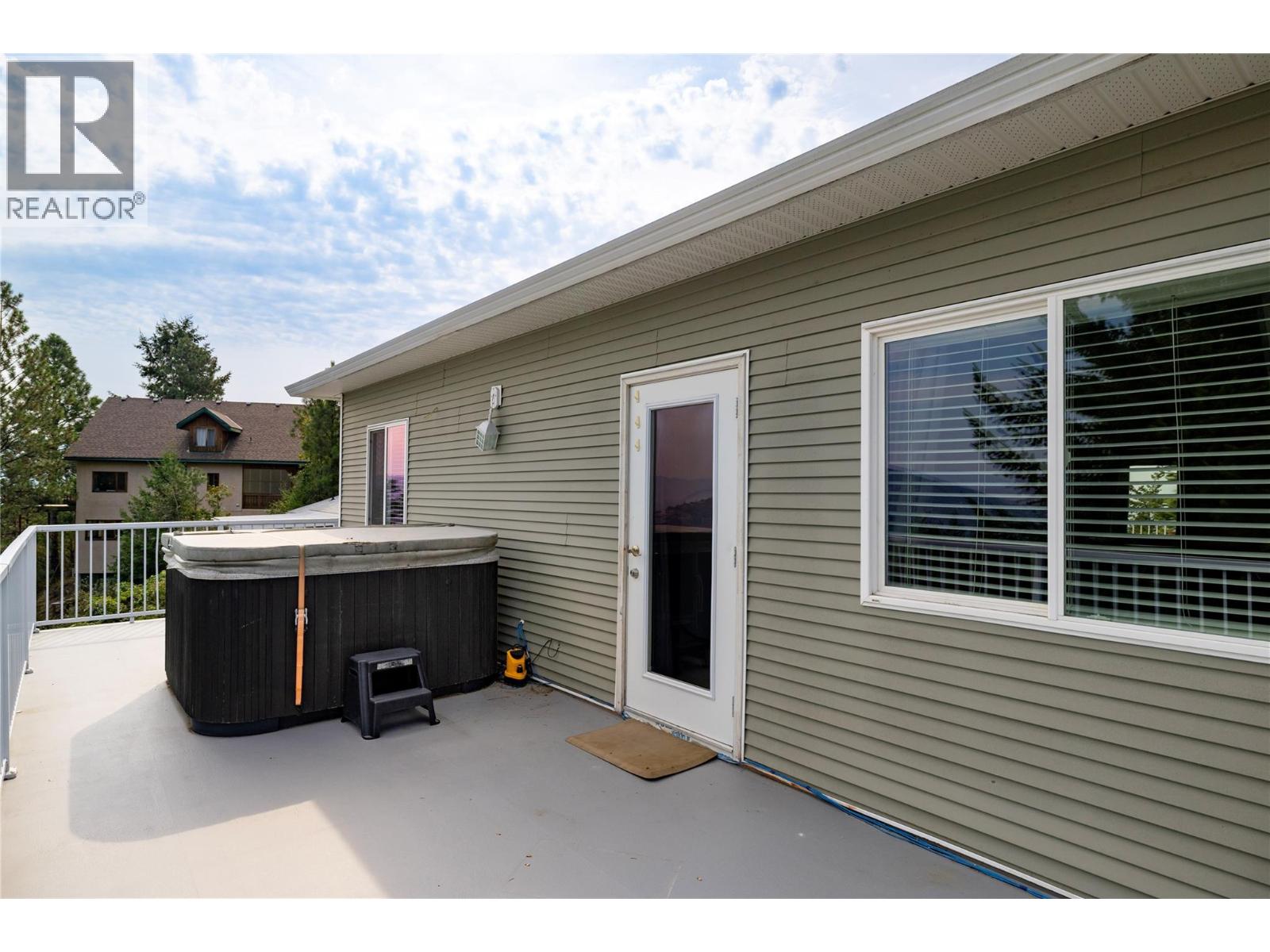 371 Lakewood Road, Vernon