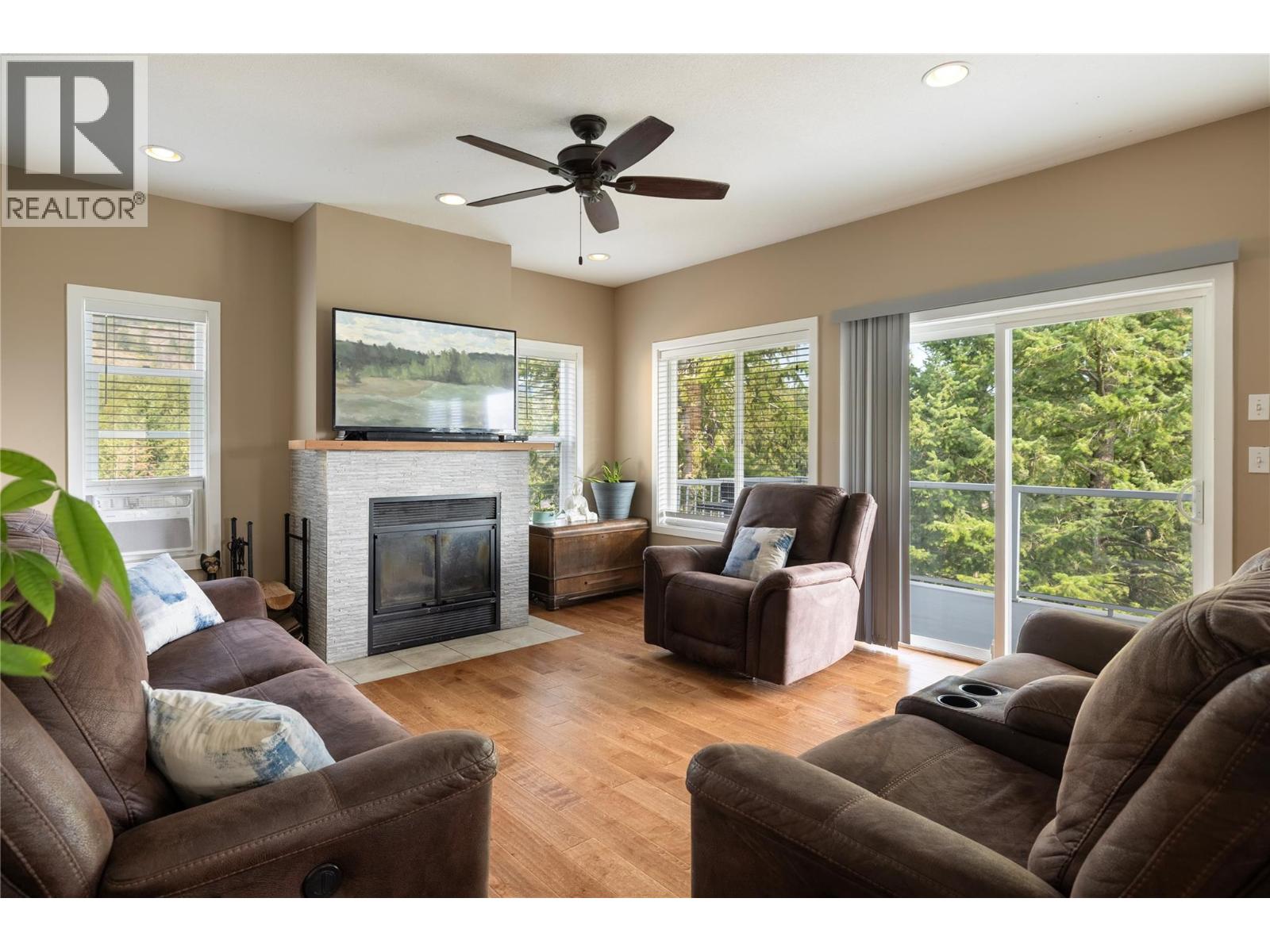  371 Lakewood Road, Vernon