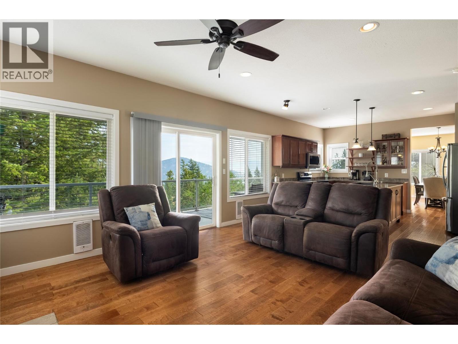  371 Lakewood Road, Vernon