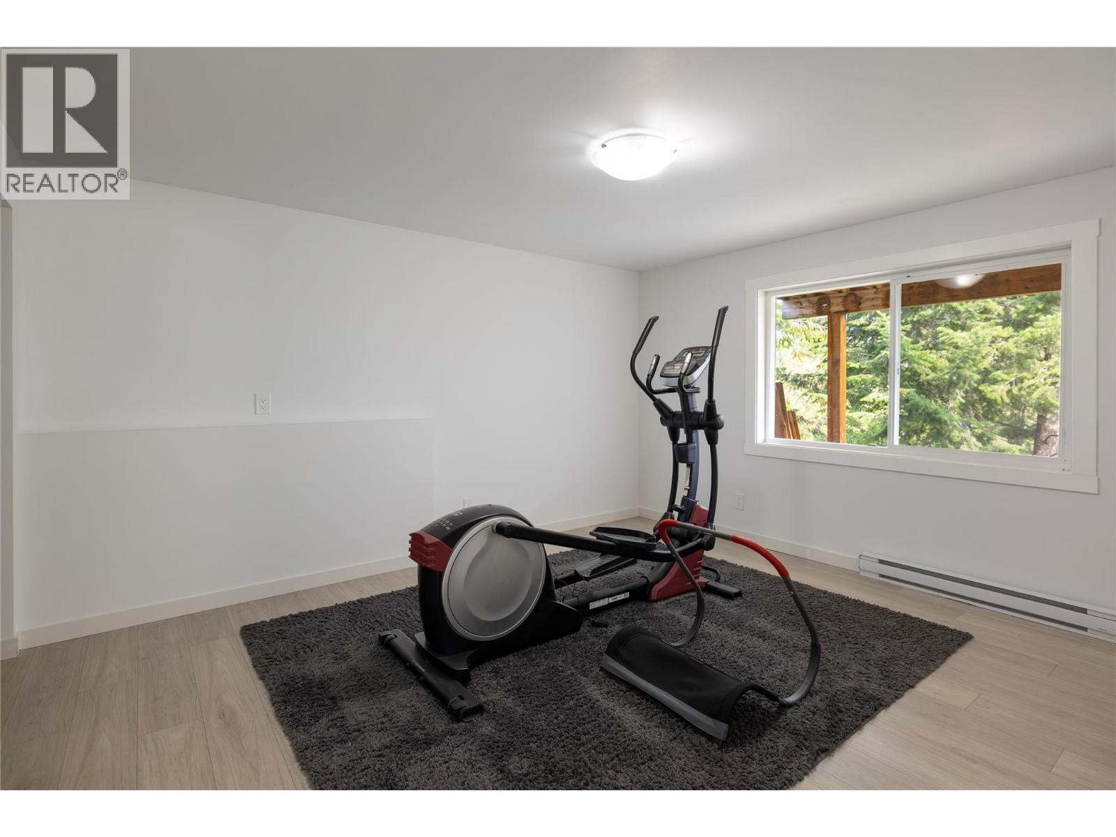  371 Lakewood Road, Vernon