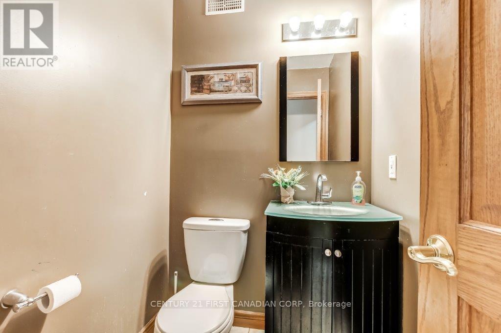 Photo 12 of 52 Mckee Road, Chathamkent ON
