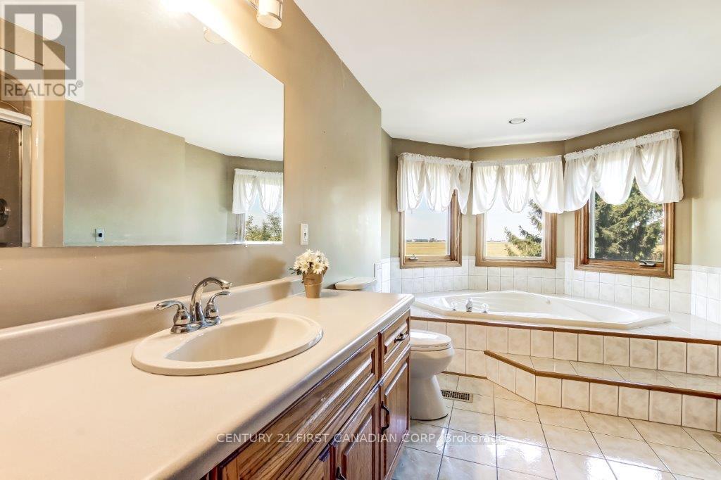 Photo 16 of 52 Mckee Road, Chathamkent ON