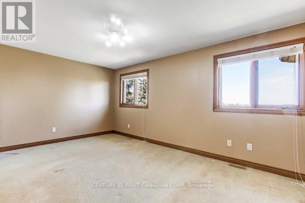 Photo 18 of 52 Mckee Road, Chathamkent ON