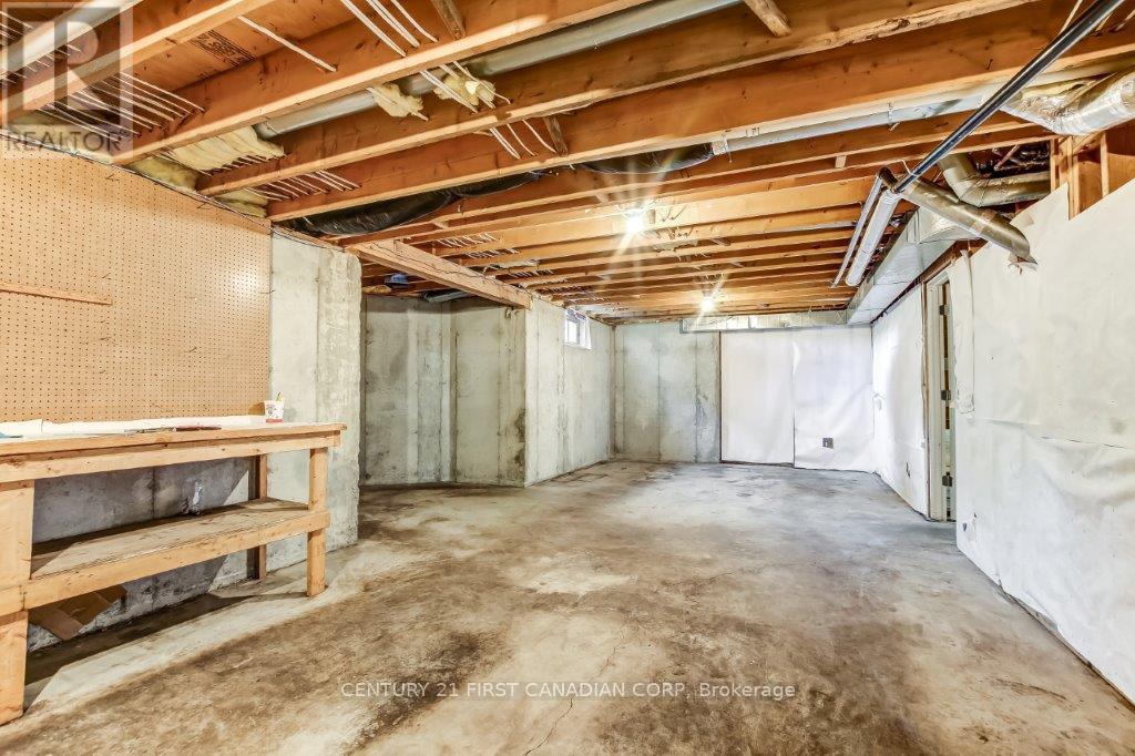 Photo 24 of 52 Mckee Road, Chathamkent ON