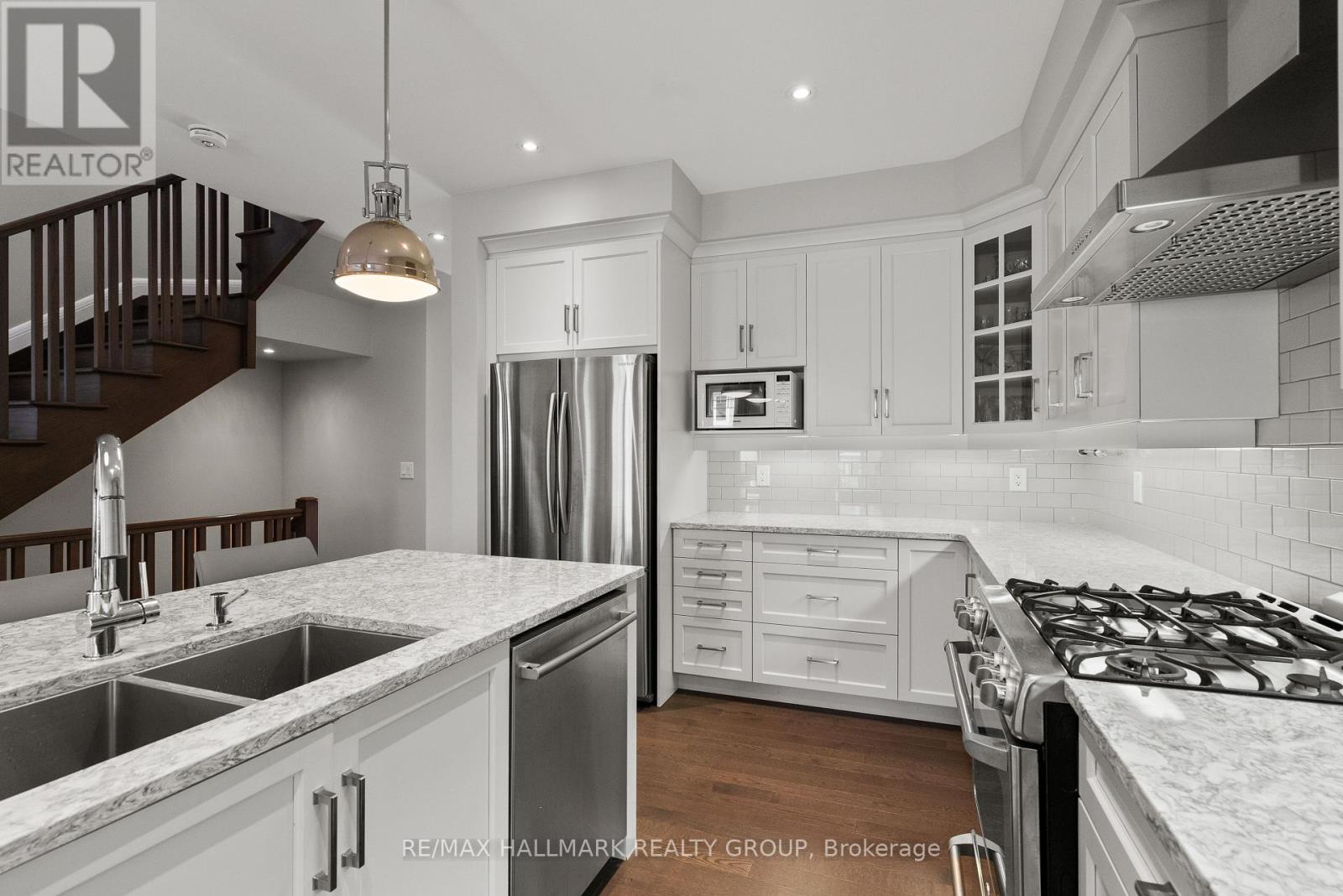 Photo 10 of 70 Arkose Street, Ottawa ON