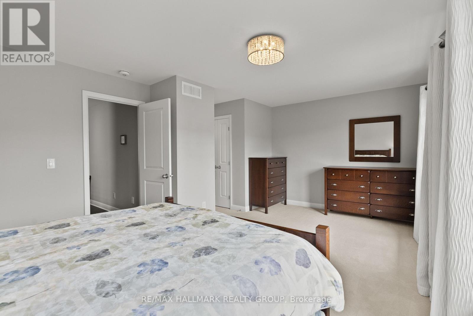 Photo 18 of 70 Arkose Street, Ottawa ON