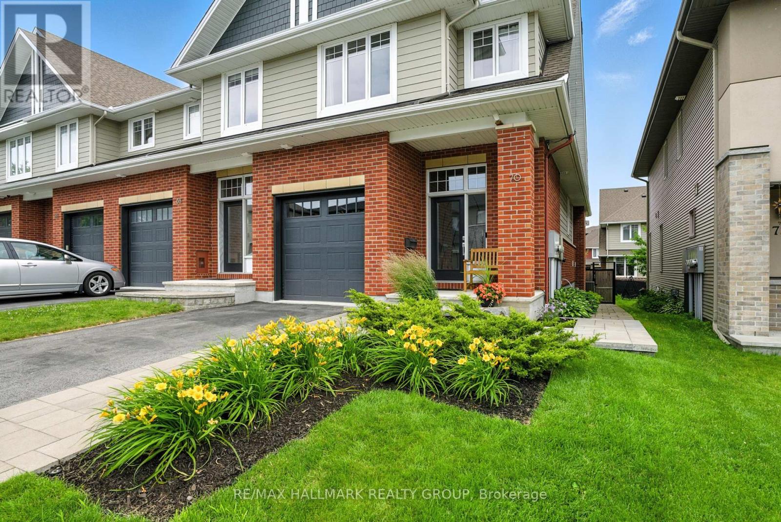 Photo 2 of 70 Arkose Street, Ottawa ON