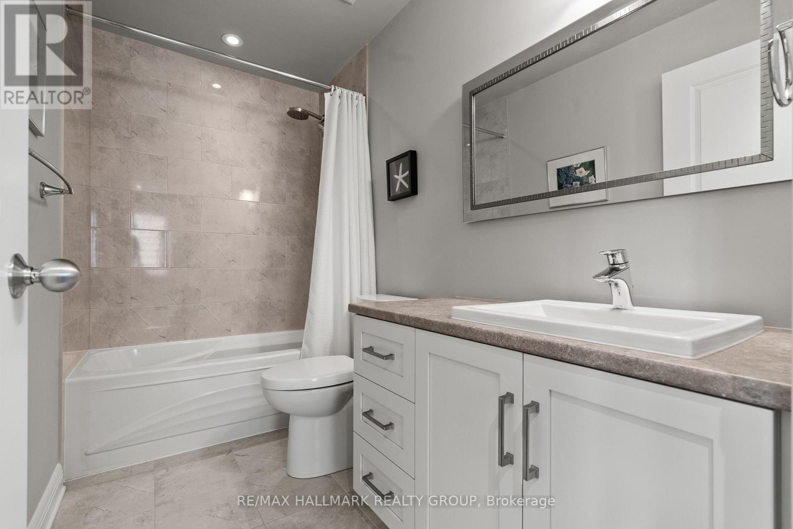 Photo 24 of 70 Arkose Street, Ottawa ON